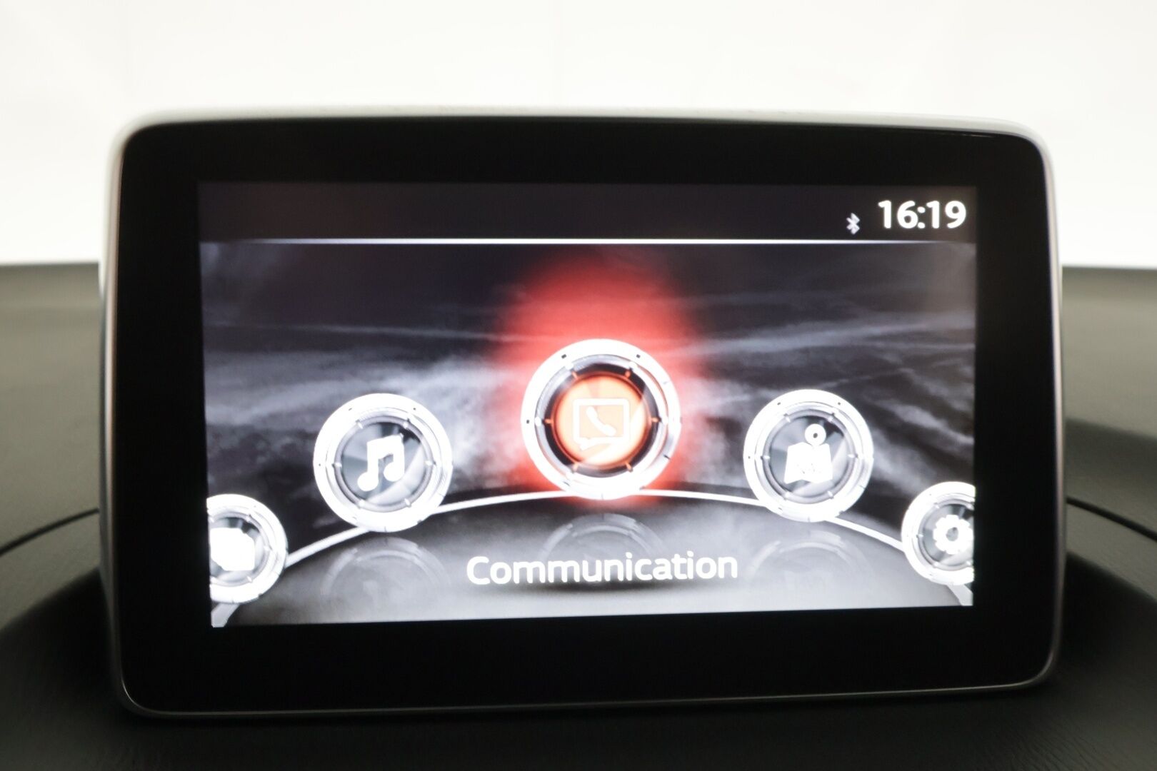 Mazda 3 2015 5HB 1,5 (100) SKYACTIV-G Premium 6MT 5ov DF5 * Vakkari / Bluetooth / Lohko / Autom ilmastointi / Sumuvalot * - Suomi-auto / Kahdet Renkaat