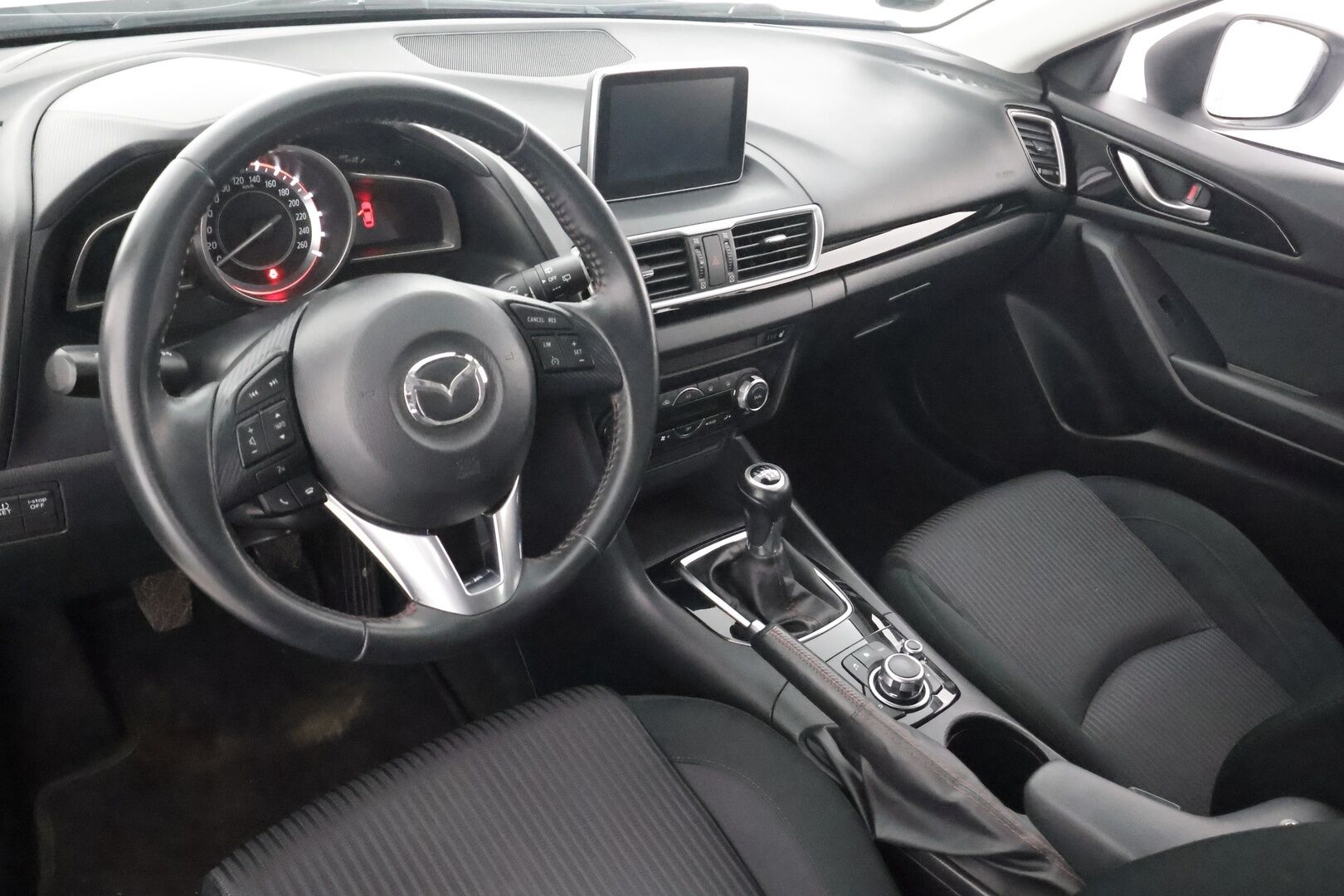 Mazda 3 2015 5HB 1,5 (100) SKYACTIV-G Premium 6MT 5ov DF5 * Vakkari / Bluetooth / Lohko / Autom ilmastointi / Sumuvalot * - Suomi-auto / Kahdet Renkaat