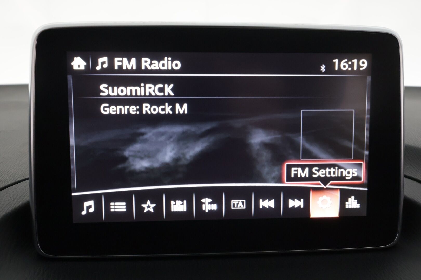 Mazda 3 2015 5HB 1,5 (100) SKYACTIV-G Premium 6MT 5ov DF5 * Vakkari / Bluetooth / Lohko / Autom ilmastointi / Sumuvalot * - Suomi-auto / Kahdet Renkaat