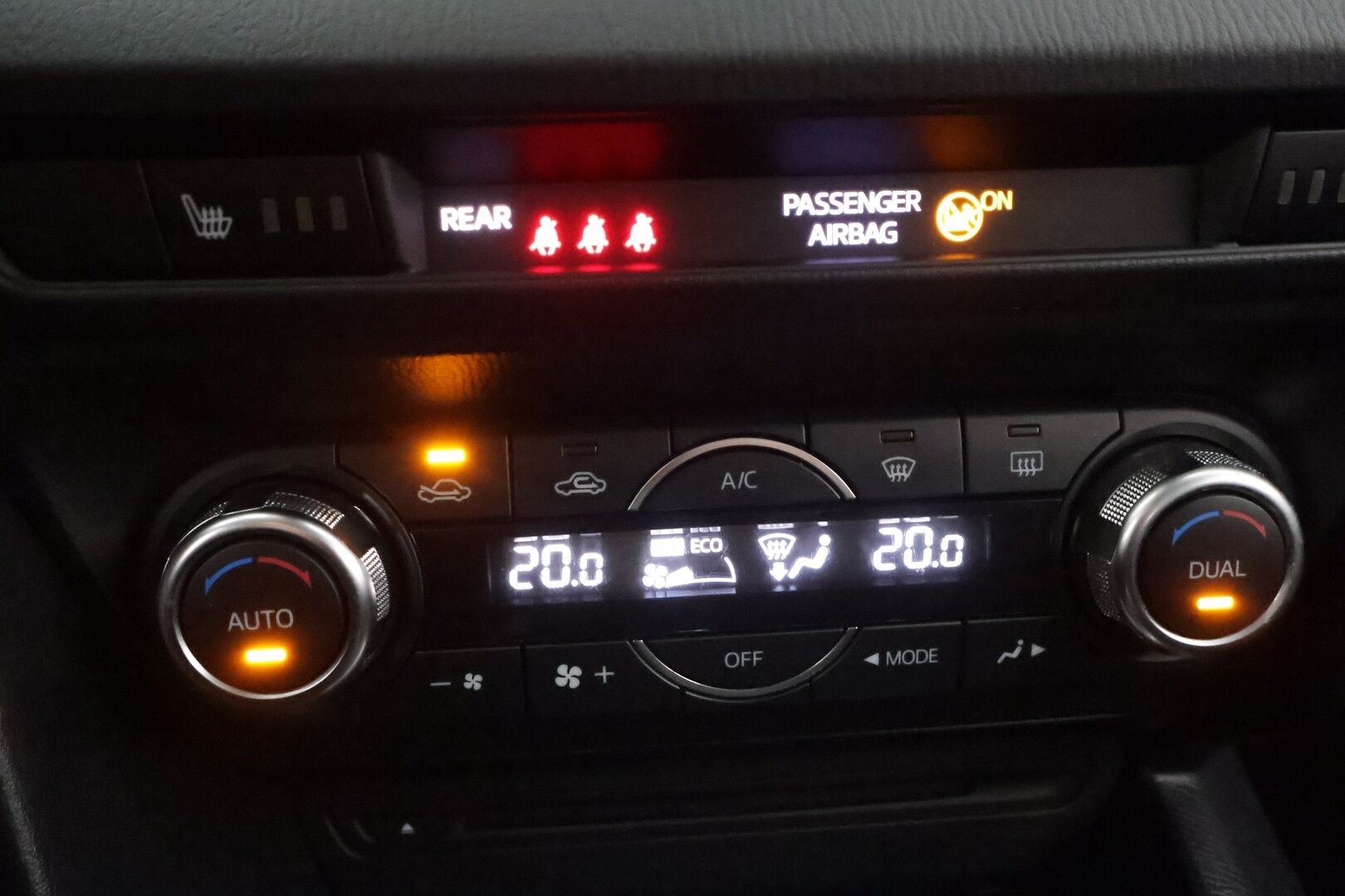 Mazda 3 2015 5HB 1,5 (100) SKYACTIV-G Premium 6MT 5ov DF5 * Vakkari / Bluetooth / Lohko / Autom ilmastointi / Sumuvalot * - Suomi-auto / Kahdet Renkaat