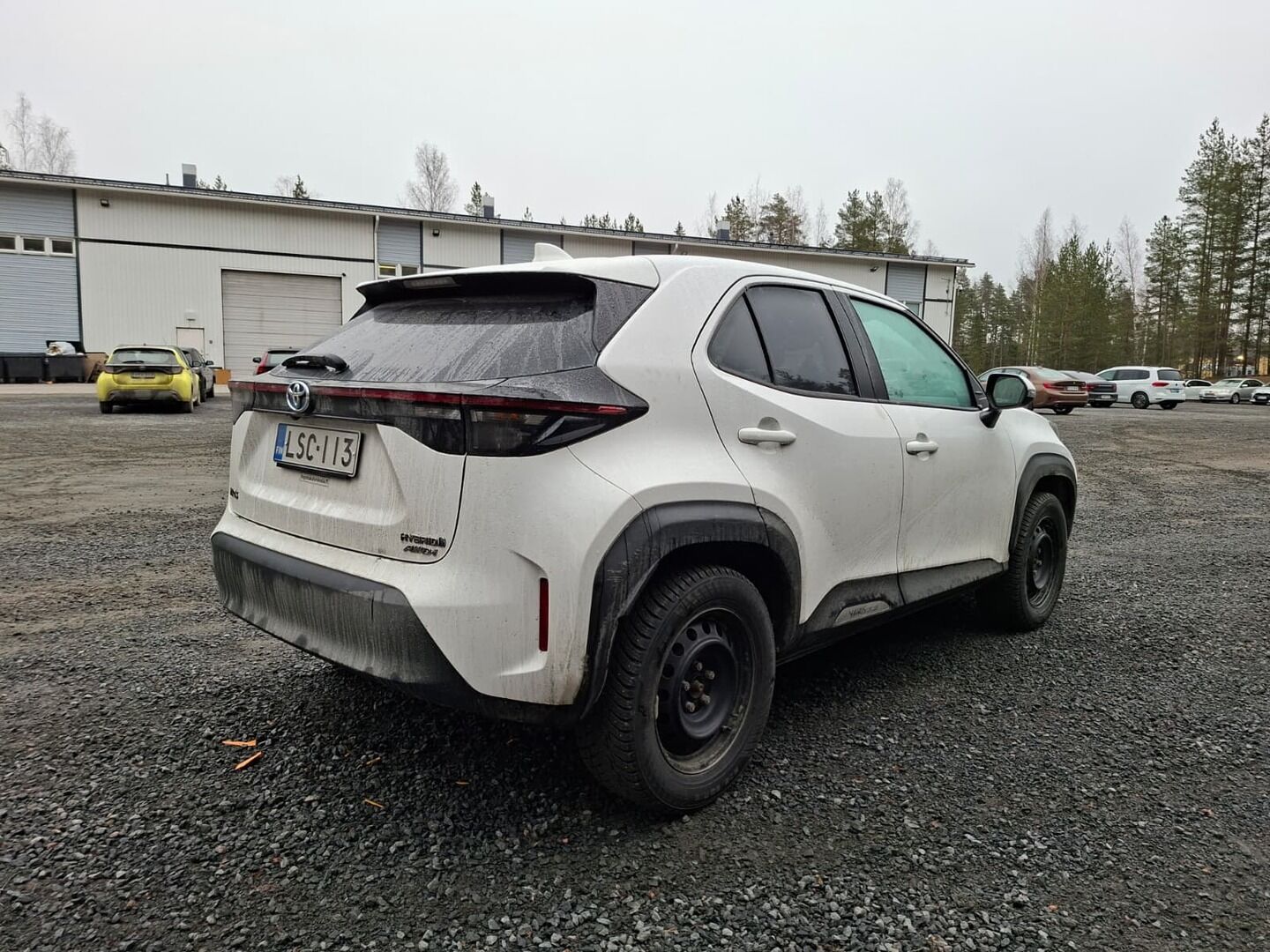 Toyota Yaris Cross 2023 1,5 Hybrid AWD-i Active Business * ACC / P.kamera / Kaistavahti / Ratinlämmitin / ALV / 2x Renkaat * - Suomi-auto - HULLUT AVAJAISHULINAT KORKOTARJOUS 3,29 %