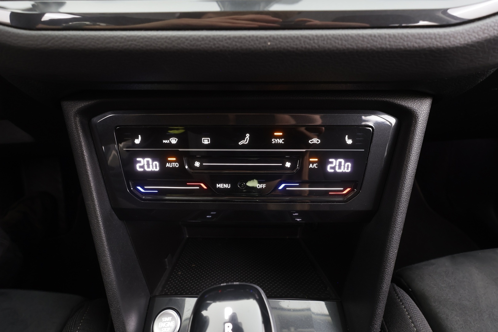 Volkswagen Tiguan 2023 Style Business eHybrid 180 kW DSG-automaatti - | Koukku | ACC | Matrix-LED | P.Kamera | Hierovat Sporttipenkit | Kaistavahti | Digimittaristo | Ratinlämmitys | Keyless | 1-om Suomi-auto | Merkkihuollot | Kahdet renkaat | 2x Latauskaapelit |