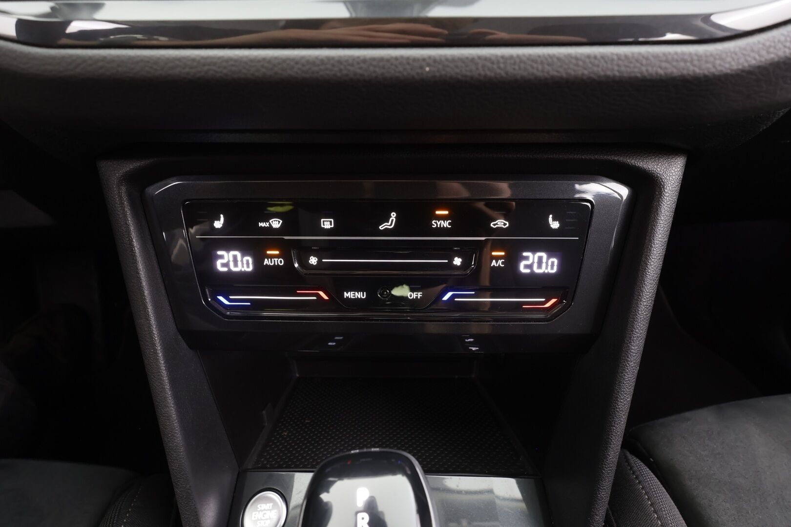 Volkswagen Tiguan 2023 Style Business eHybrid 180 kW DSG-automaatti - | Koukku | ACC | Matrix-LED | P.Kamera | Hierovat Sporttipenkit | Kaistavahti | Digimittaristo | Ratinlämmitys | Keyless | 1-om Suomi-auto | Merkkihuollot | Kahdet renkaat | 2x Latauskaapelit |