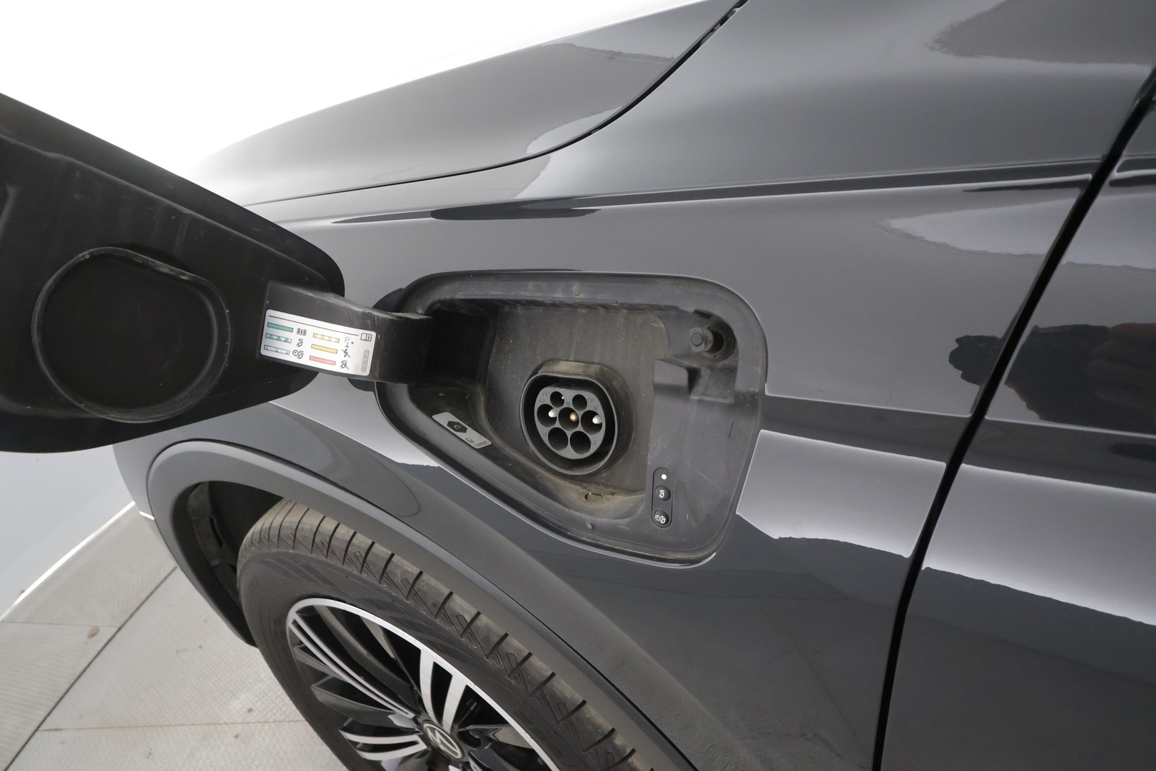 Volkswagen Tiguan 2023 Style Business eHybrid 180 kW DSG-automaatti - | Koukku | ACC | Matrix-LED | P.Kamera | Hierovat Sporttipenkit | Kaistavahti | Digimittaristo | Ratinlämmitys | Keyless | 1-om Suomi-auto | Merkkihuollot | Kahdet renkaat | 2x Latauskaapelit |