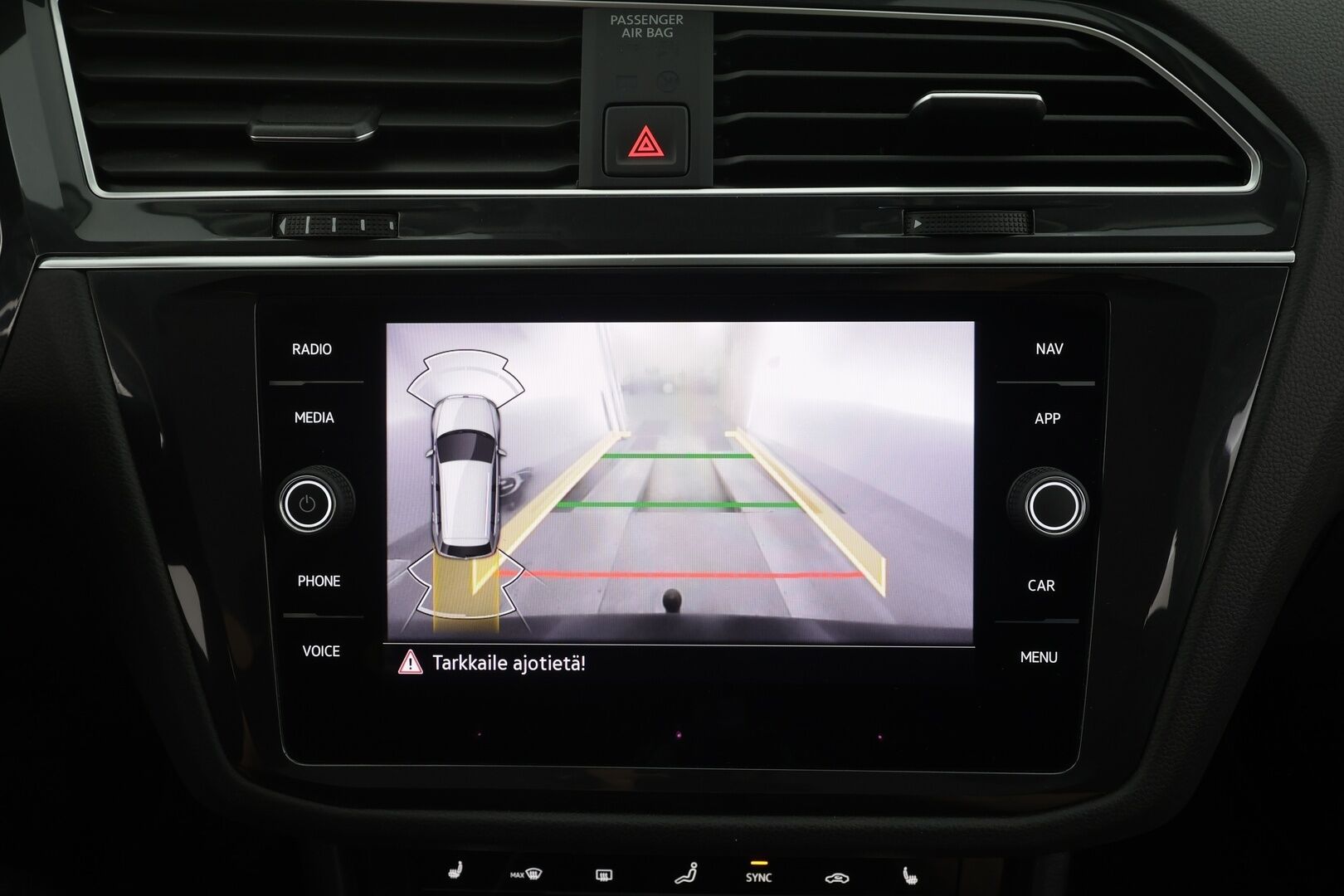Volkswagen Tiguan 2023 Style Business eHybrid 180 kW DSG-automaatti - | Koukku | ACC | Matrix-LED | P.Kamera | Hierovat Sporttipenkit | Kaistavahti | Digimittaristo | Ratinlämmitys | Keyless | 1-om Suomi-auto | Merkkihuollot | Kahdet renkaat | 2x Latauskaapelit |