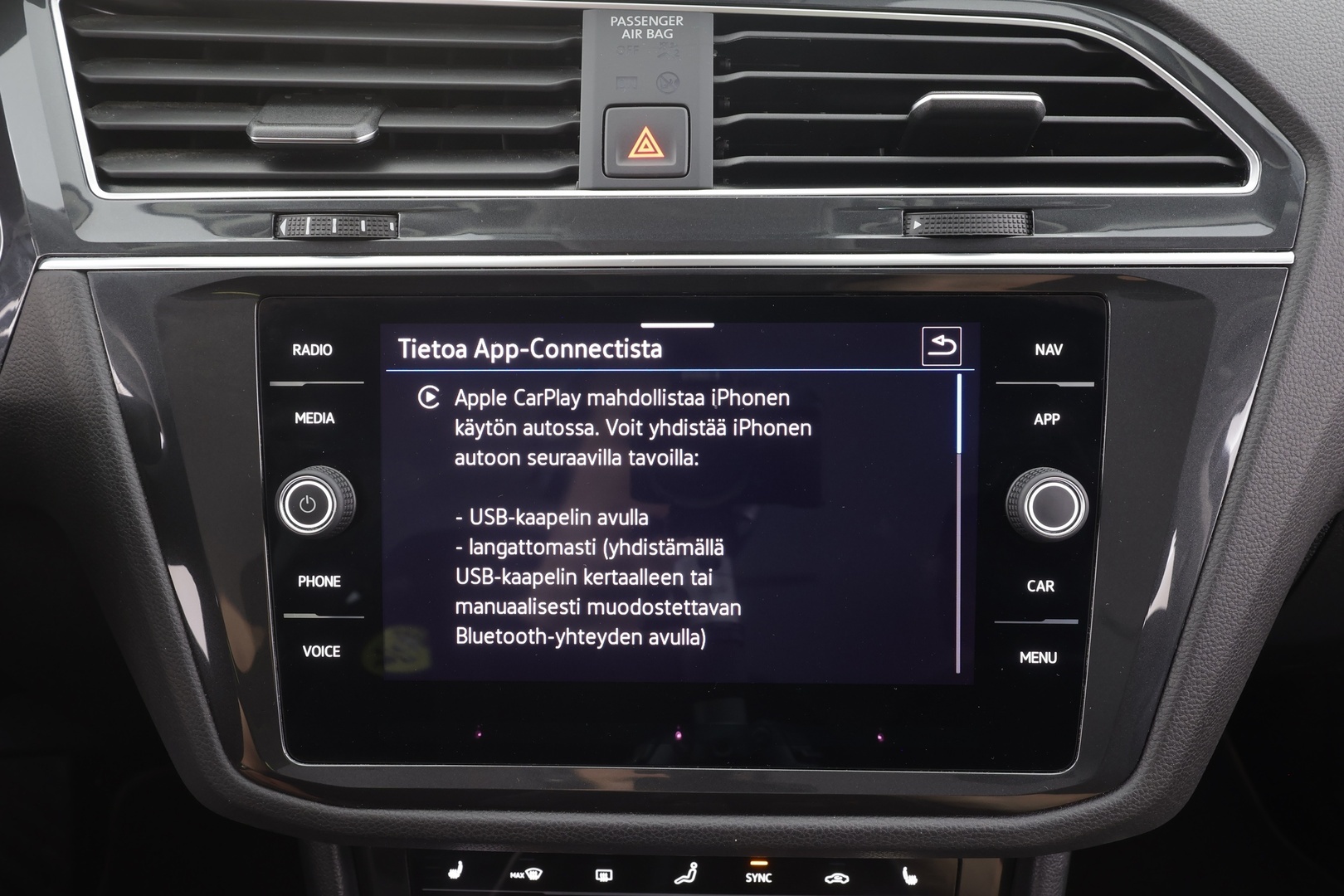 Volkswagen Tiguan 2023 Style Business eHybrid 180 kW DSG-automaatti - | Koukku | ACC | Matrix-LED | P.Kamera | Hierovat Sporttipenkit | Kaistavahti | Digimittaristo | Ratinlämmitys | Keyless | 1-om Suomi-auto | Merkkihuollot | Kahdet renkaat | 2x Latauskaapelit |