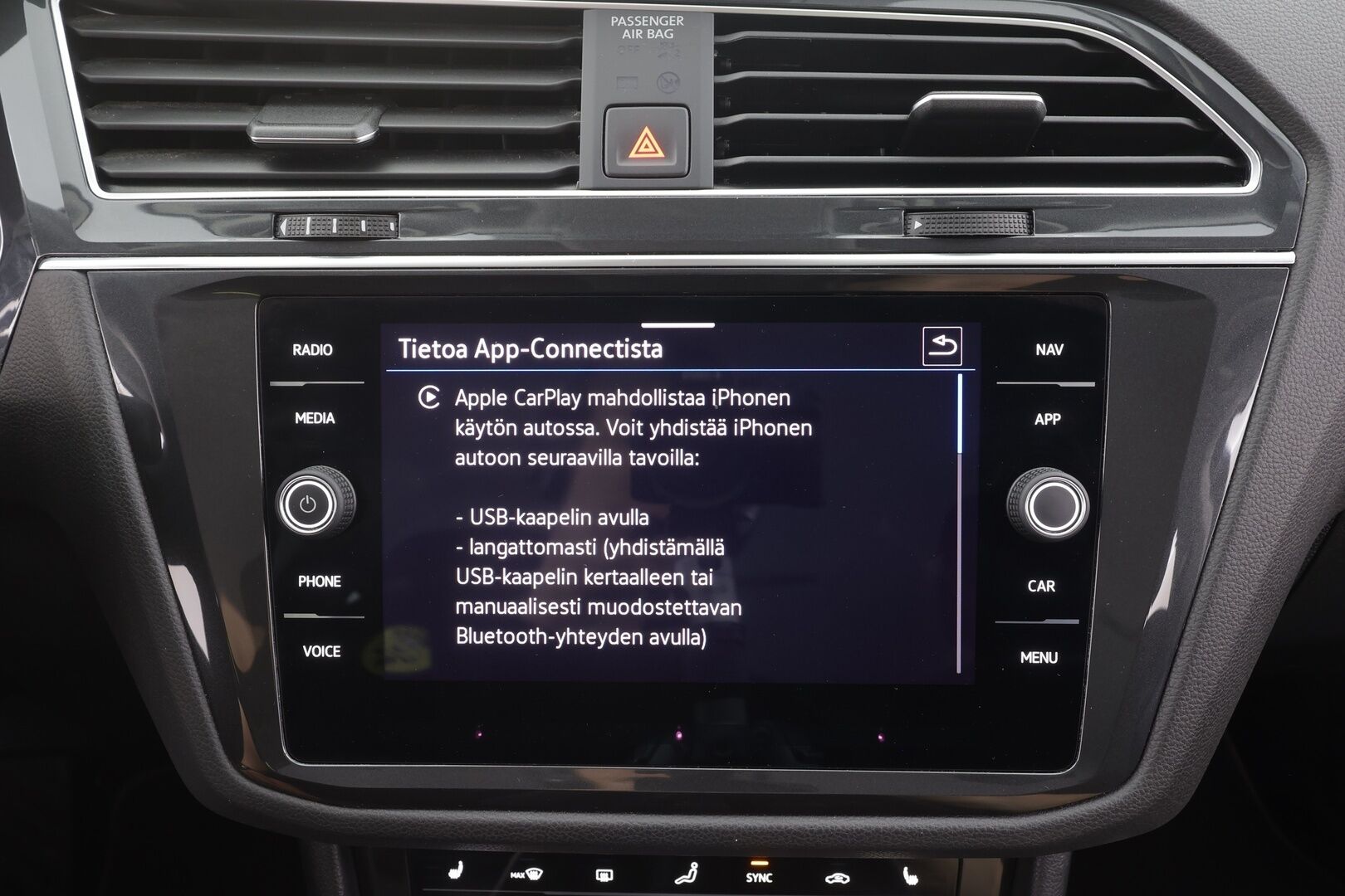 Volkswagen Tiguan 2023 Style Business eHybrid 180 kW DSG-automaatti - | Koukku | ACC | Matrix-LED | P.Kamera | Hierovat Sporttipenkit | Kaistavahti | Digimittaristo | Ratinlämmitys | Keyless | 1-om Suomi-auto | Merkkihuollot | Kahdet renkaat | 2x Latauskaapelit |