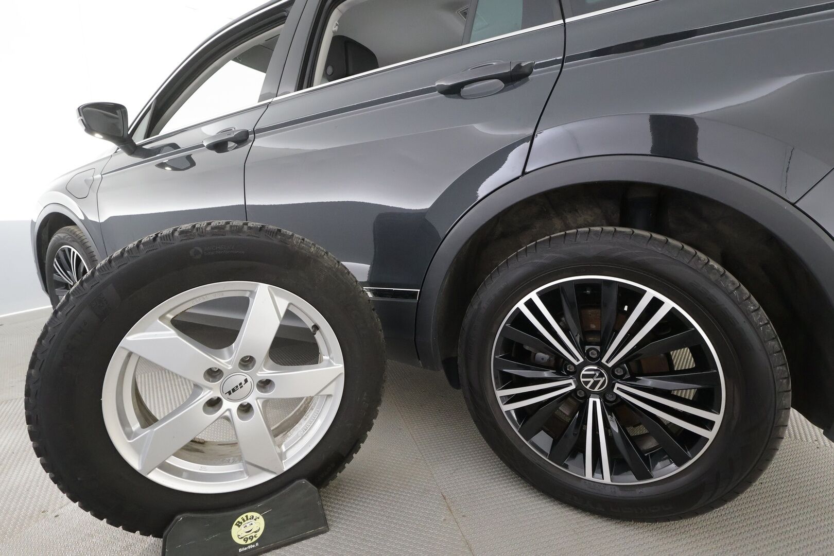 Volkswagen Tiguan 2023 Style Business eHybrid 180 kW DSG-automaatti - | Koukku | ACC | Matrix-LED | P.Kamera | Hierovat Sporttipenkit | Kaistavahti | Digimittaristo | Ratinlämmitys | Keyless | 1-om Suomi-auto | Merkkihuollot | Kahdet renkaat | 2x Latauskaapelit |