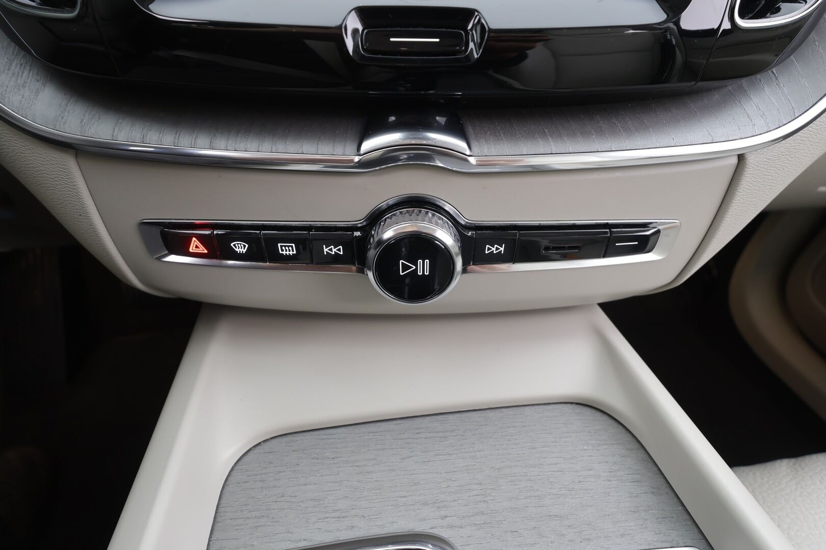 Volvo XC60 2023 T6 AWD Long Range Core aut - | Panorama | Webasto | Koukku | ACC | Full-LED | P.Kamera | Sporttinahat Muistilla | HP Audio | Navi | Kaistavahti | Keyless | 1-om Suomi-auto | 2x Latauskaapelit | Kahdet renkaat | Merkkihuollot |