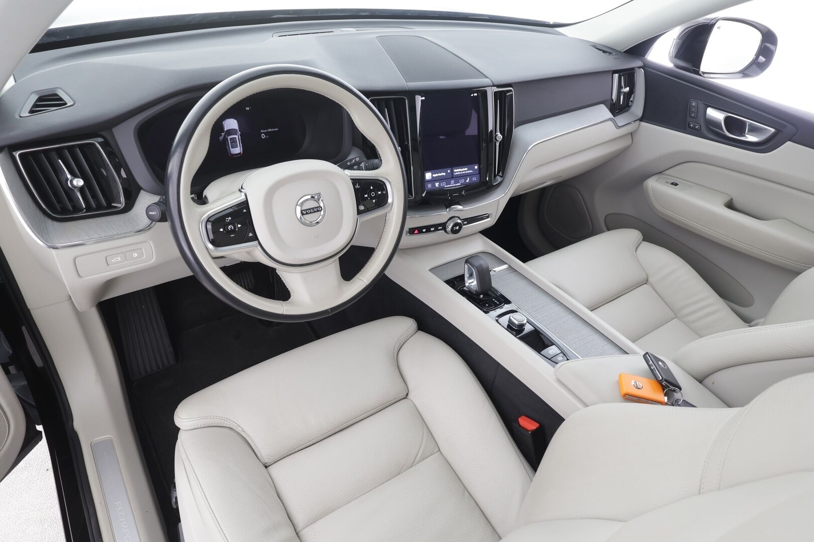 Volvo XC60 2023 T6 AWD Long Range Core aut - | Panorama | Webasto | Koukku | ACC | Full-LED | P.Kamera | Sporttinahat Muistilla | HP Audio | Navi | Kaistavahti | Keyless | 1-om Suomi-auto | 2x Latauskaapelit | Kahdet renkaat | Merkkihuollot |