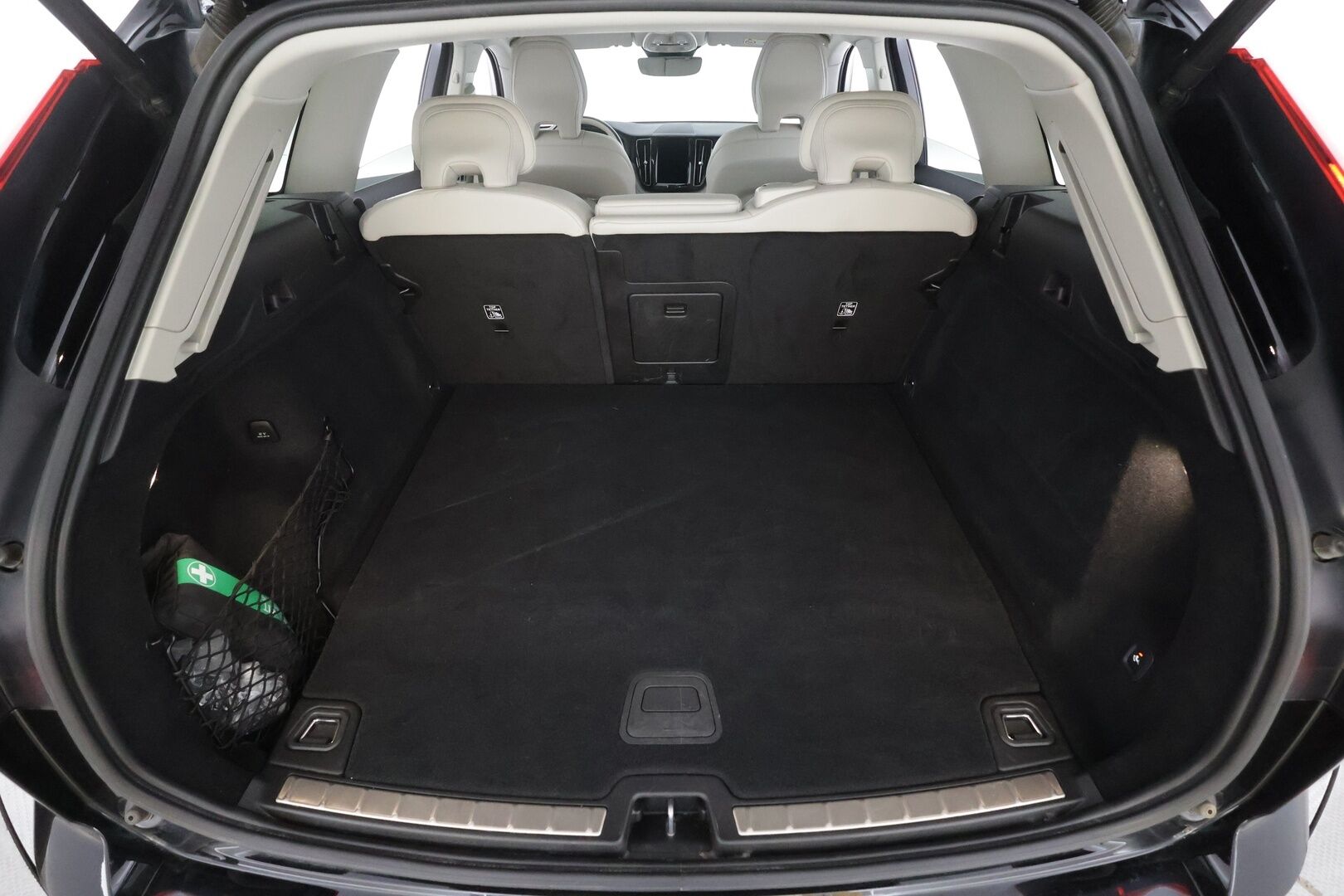 Volvo XC60 2023 T6 AWD Long Range Core aut - | Panorama | Webasto | Koukku | ACC | Full-LED | P.Kamera | Sporttinahat Muistilla | HP Audio | Navi | Kaistavahti | Keyless | 1-om Suomi-auto | 2x Latauskaapelit | Kahdet renkaat | Merkkihuollot |