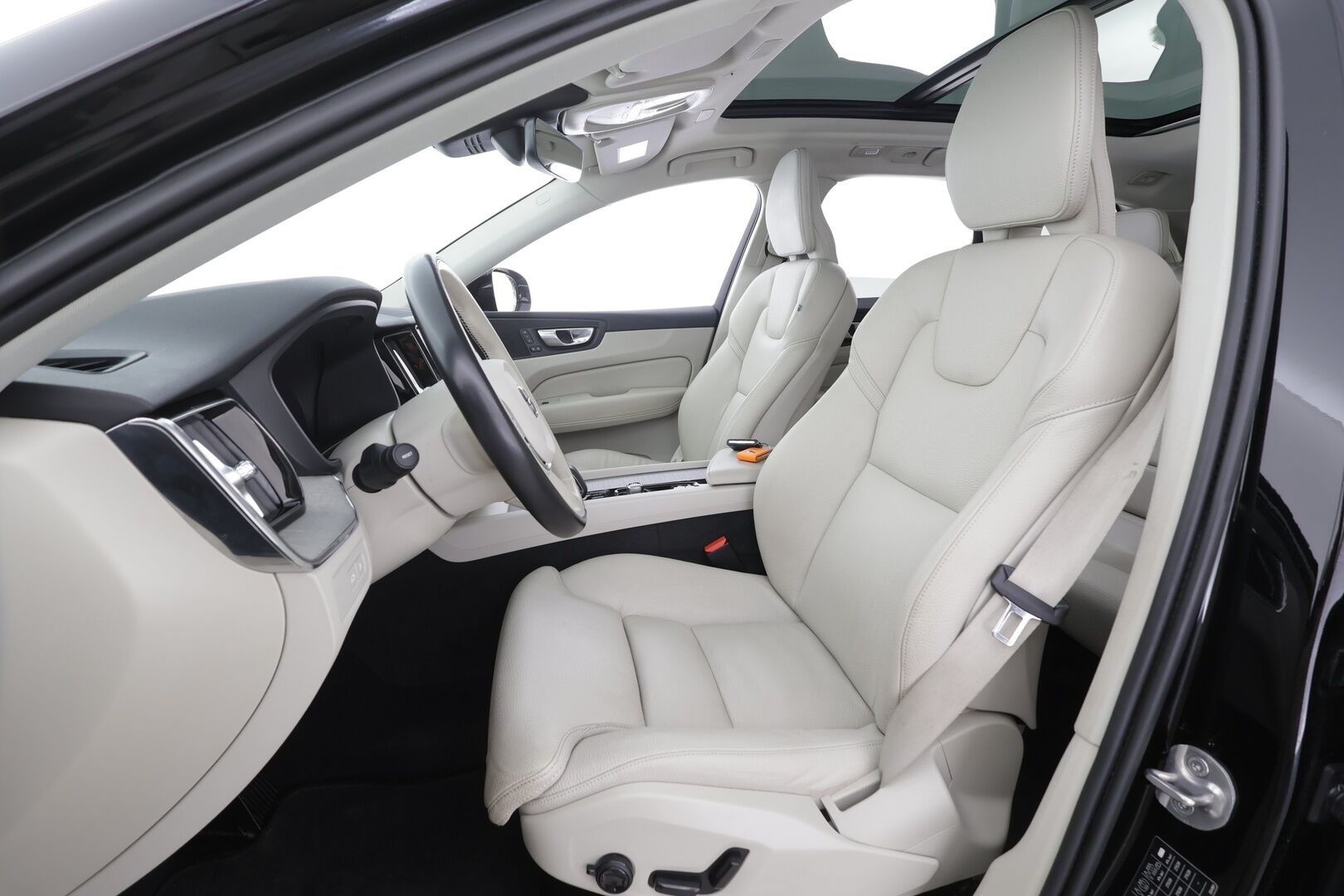 Volvo XC60 2023 T6 AWD Long Range Core aut - | Panorama | Webasto | Koukku | ACC | Full-LED | P.Kamera | Sporttinahat Muistilla | HP Audio | Navi | Kaistavahti | Keyless | 1-om Suomi-auto | 2x Latauskaapelit | Kahdet renkaat | Merkkihuollot |