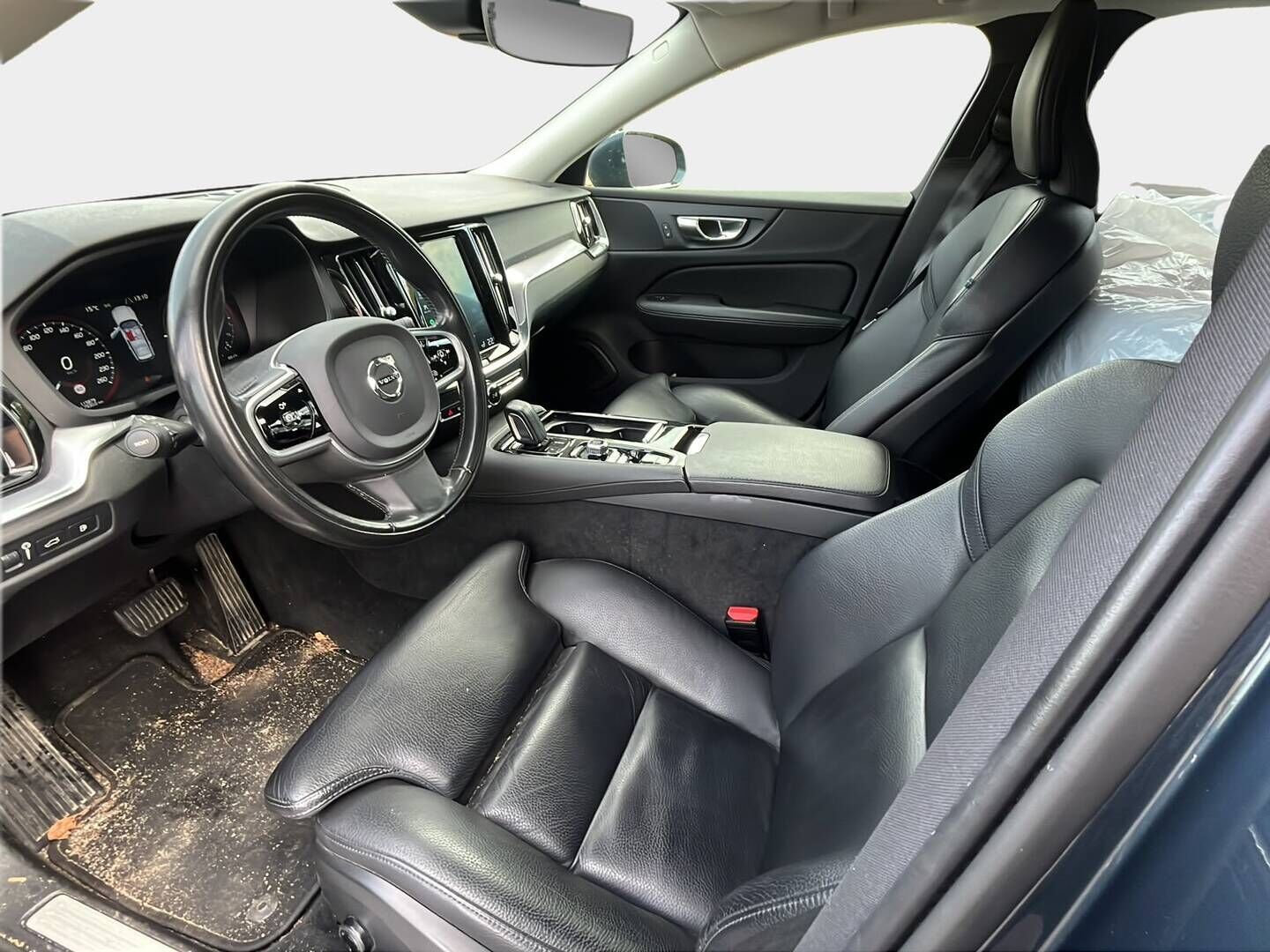 Volvo V60 2020 T6 Twin engine AWD Momentum Advanced - | ACC | Nahkapenkit | Vetokoukku | LED | Sähkökontti | 