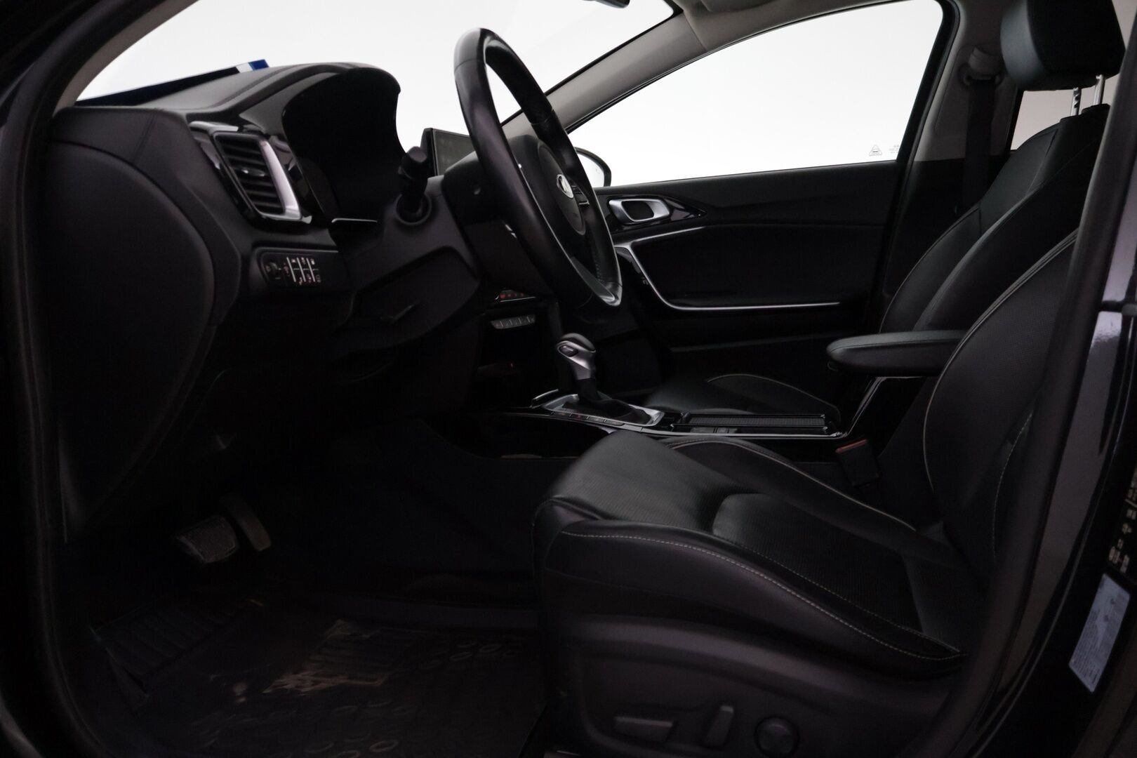 KIA XCEED 2020 Plug-In Hybrid Advance Plus 2 *Ilmastoidut & Muistipenkit / Panorama / Ratinlämmitin / ACC / P. Kamera / Parkpilot / Lohko* - Super varusteet! / Todella siisti kuntoinen! 