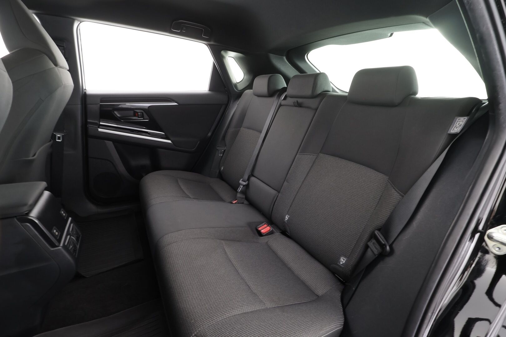 Toyota bZ4X 2023 Active * Uudella akulla! / ACC / P.kamera / LED / Navi / KeylessGo / Sähköluukku * - Suomi-auto / Kahdet renkaat aluvanteilla - HULLUT AVAJAISHULINAT KORKOTARJOUS 3,29 %