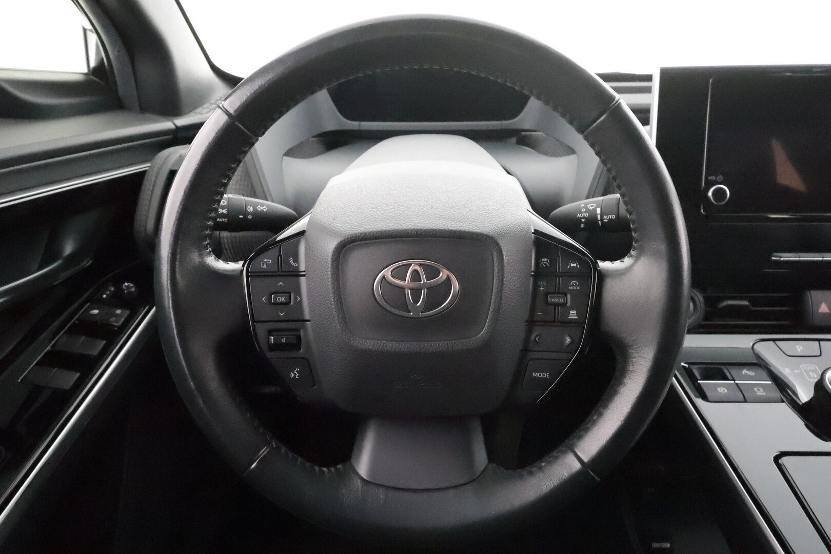 Toyota bZ4X 2023 Active * Uudella akulla! / ACC / P.kamera / LED / Navi / KeylessGo / Sähköluukku * - Suomi-auto / Kahdet renkaat aluvanteilla - HULLUT AVAJAISHULINAT KORKOTARJOUS 3,29 %