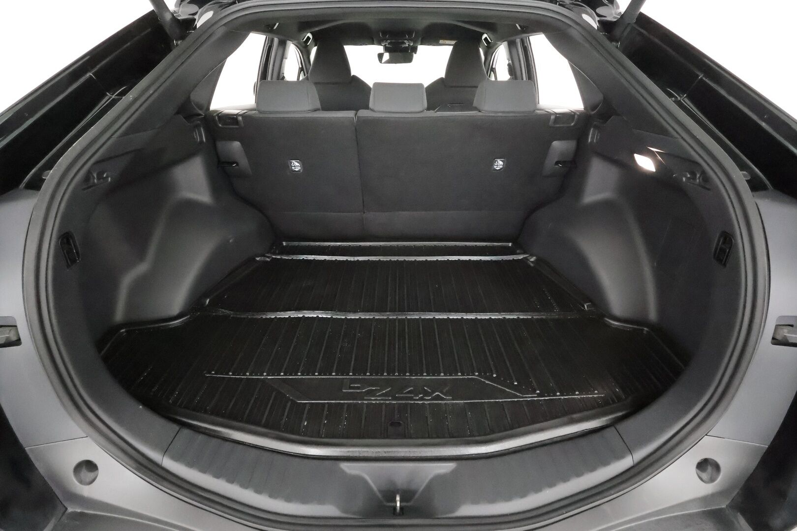 Toyota bZ4X 2023 Active * ACC / P.kamera / LED / Navi / KeylessGo / Sähköluukku * - Suomi-auto / Kahdet renkaat aluvanteilla