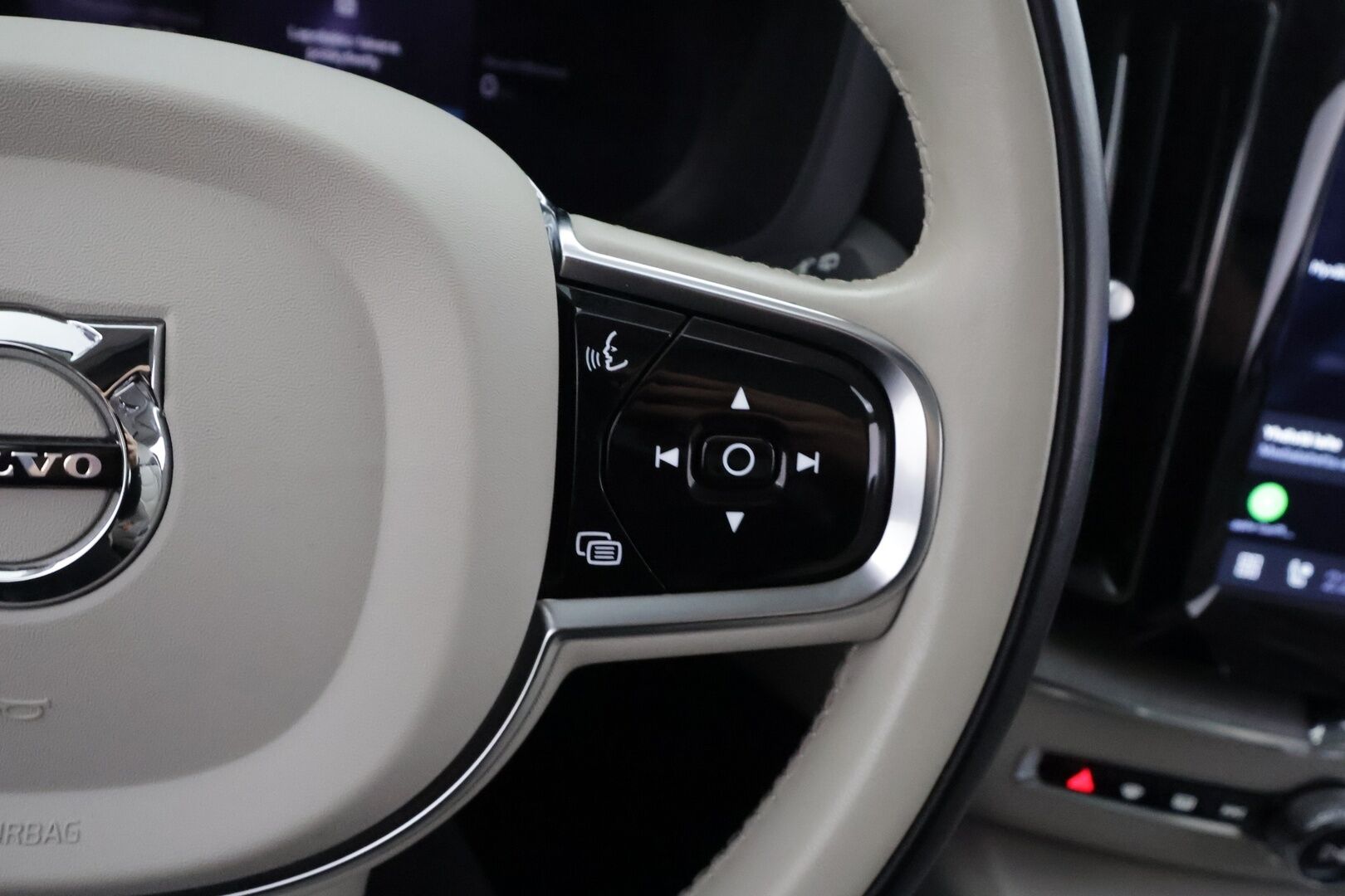 Volvo XC60 2023 T6 AWD Long Range Plus Dark aut - | ACC | Webasto | Panorama | muistipenkit | Full-LED | High Performance audio | Sporttinahat | P.Kamera | Digimittaristo | 1.Om Suomi-auto | Kahdet Renkaat |