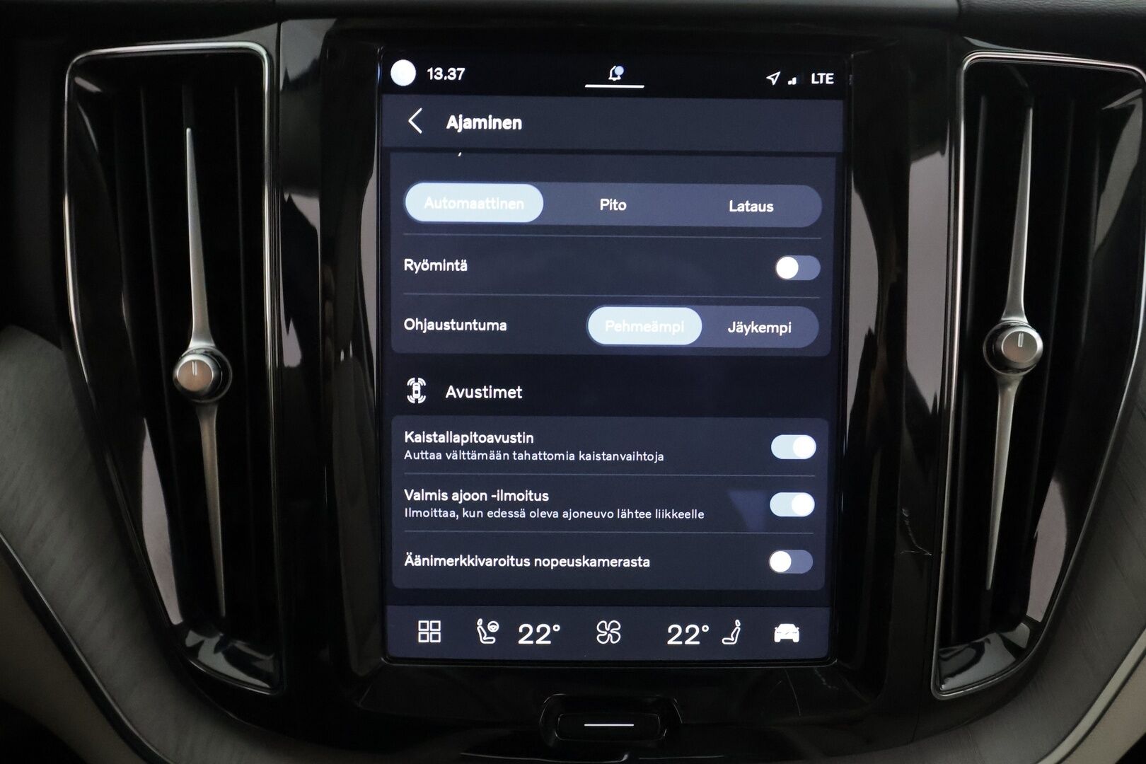 Volvo XC60 2023 T6 AWD Long Range Plus Dark aut - | ACC | Webasto | Panorama | muistipenkit | Full-LED | High Performance audio | Sporttinahat | P.Kamera | Digimittaristo | 1.Om Suomi-auto | Kahdet Renkaat |