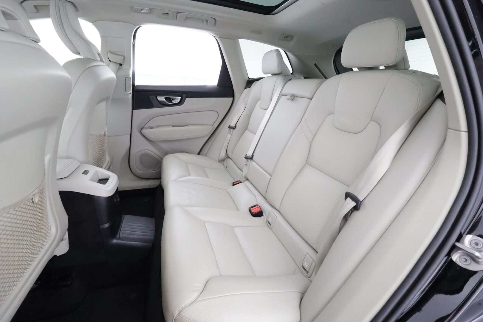 Volvo XC60 2023 T6 AWD Long Range Plus Dark aut - | ACC | Webasto | Panorama | muistipenkit | Full-LED | High Performance audio | Sporttinahat | P.Kamera | Digimittaristo | 1.Om Suomi-auto | Kahdet Renkaat |