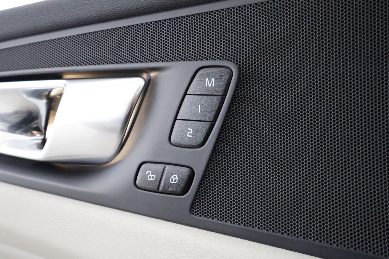 Volvo XC60 2023 T6 AWD Long Range Plus Dark aut - | ACC | Webasto | Panorama | muistipenkit | Full-LED | High Performance audio | Sporttinahat | P.Kamera | Digimittaristo | 1.Om Suomi-auto | Kahdet Renkaat |