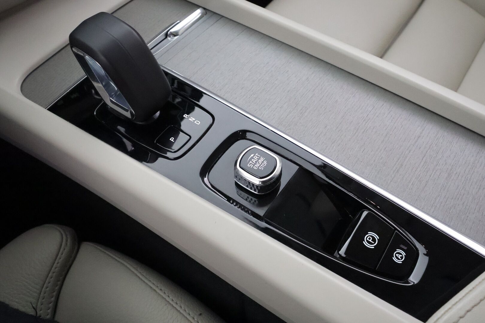 Volvo XC60 2023 T6 AWD Long Range Plus Dark aut - | ACC | Webasto | Panorama | muistipenkit | Full-LED | High Performance audio | Sporttinahat | P.Kamera | Digimittaristo | 1.Om Suomi-auto | Kahdet Renkaat |