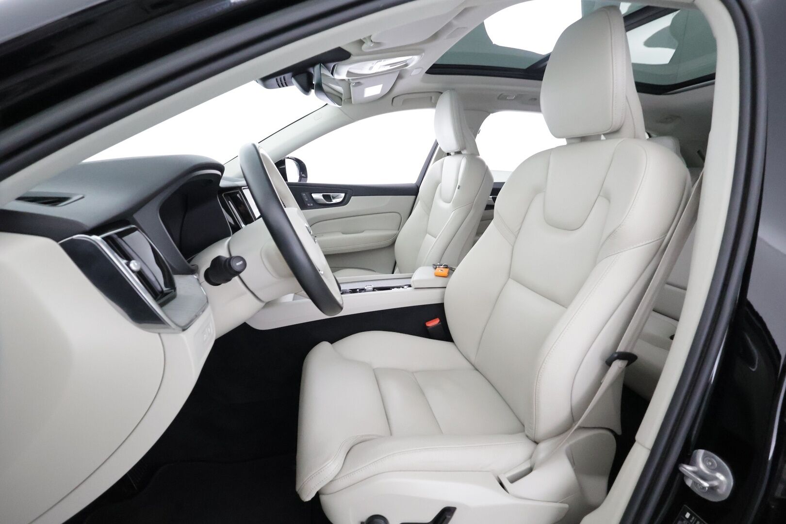 Volvo XC60 2023 T6 AWD Long Range Plus Dark aut - | ACC | Webasto | Panorama | muistipenkit | Full-LED | High Performance audio | Sporttinahat | P.Kamera | Digimittaristo | 1.Om Suomi-auto | Kahdet Renkaat |