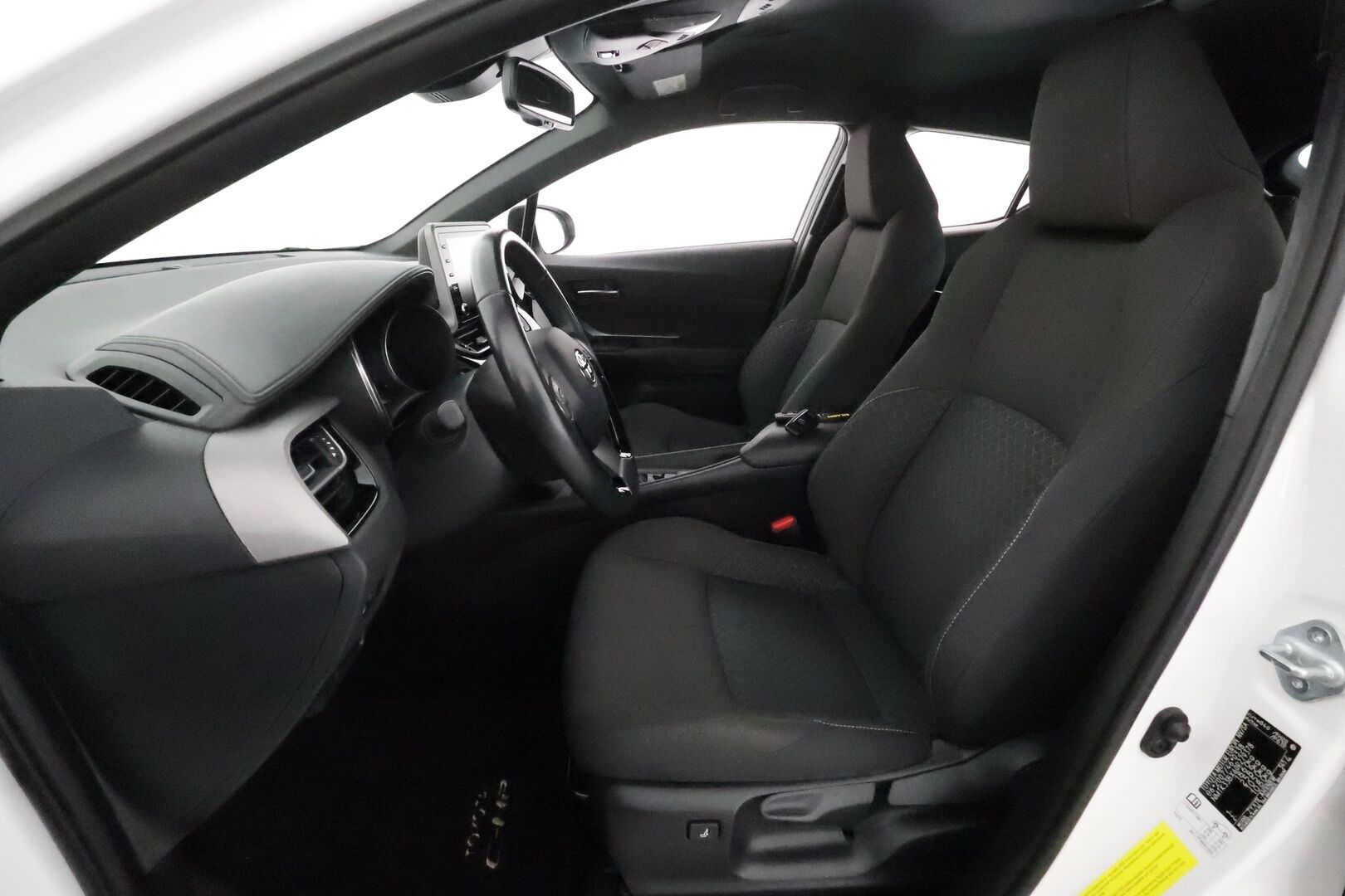 Toyota C-HR 2023 1,8 Hybrid Active Plus *ACC / P.kamera / LED / Navi / KeylessGo* - Suomi-auto / Kahdet renkaat aluvanteilla / Merkkihuollettu