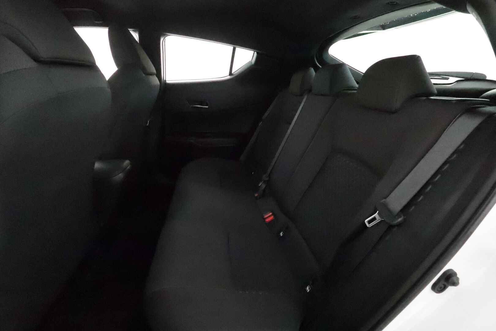 Toyota C-HR 2023 1,8 Hybrid Active Plus *ACC / P.kamera / LED / Navi / KeylessGo* - Suomi-auto / Kahdet renkaat aluvanteilla / Merkkihuollettu