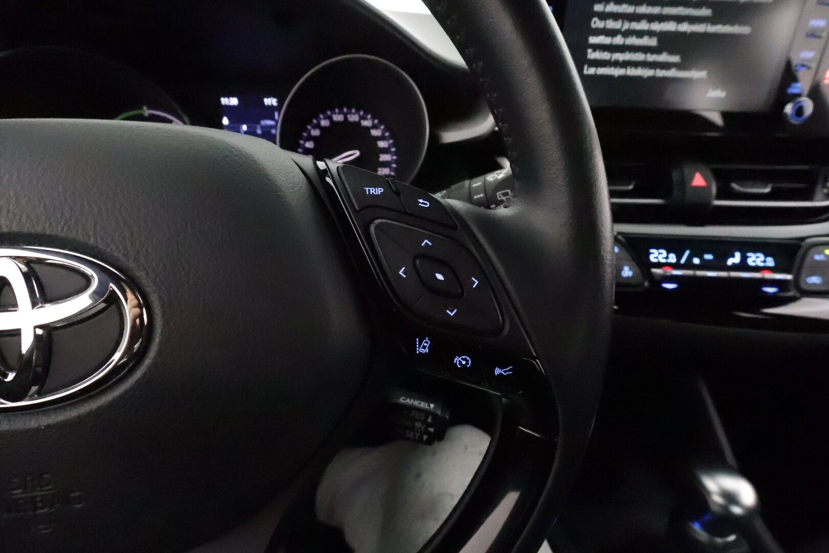Toyota C-HR 2023 1,8 Hybrid Active Plus *ACC / P.kamera / LED / Navi / KeylessGo* - Suomi-auto / Kahdet renkaat aluvanteilla / Merkkihuollettu