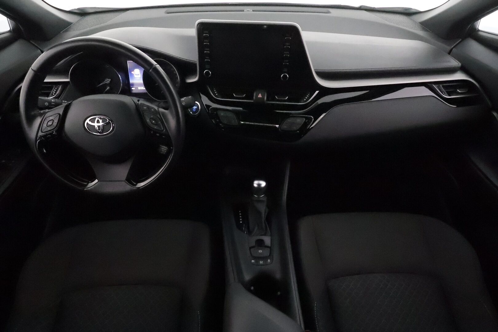 Toyota C-HR 2023 1,8 Hybrid Active Plus *ACC / P.kamera / LED / Navi / KeylessGo* - Suomi-auto / Kahdet renkaat aluvanteilla / Merkkihuollettu