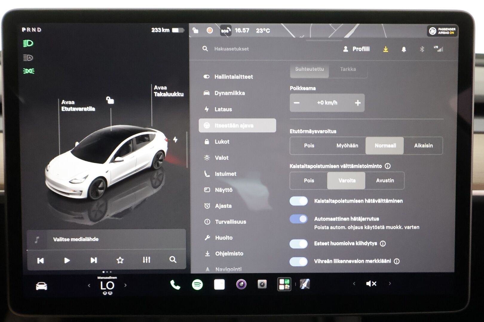 Tesla Model 3 2023 RWD - | ILP | ACC | Lasikatto | Matrix-LED | Muistipenkki | P.Kamera | Premium Speakers | Navi | Kaistavahti | Keyless | 1-om Suomi-auto | Kahdet renkaat | 2x Latauskaapelit | 