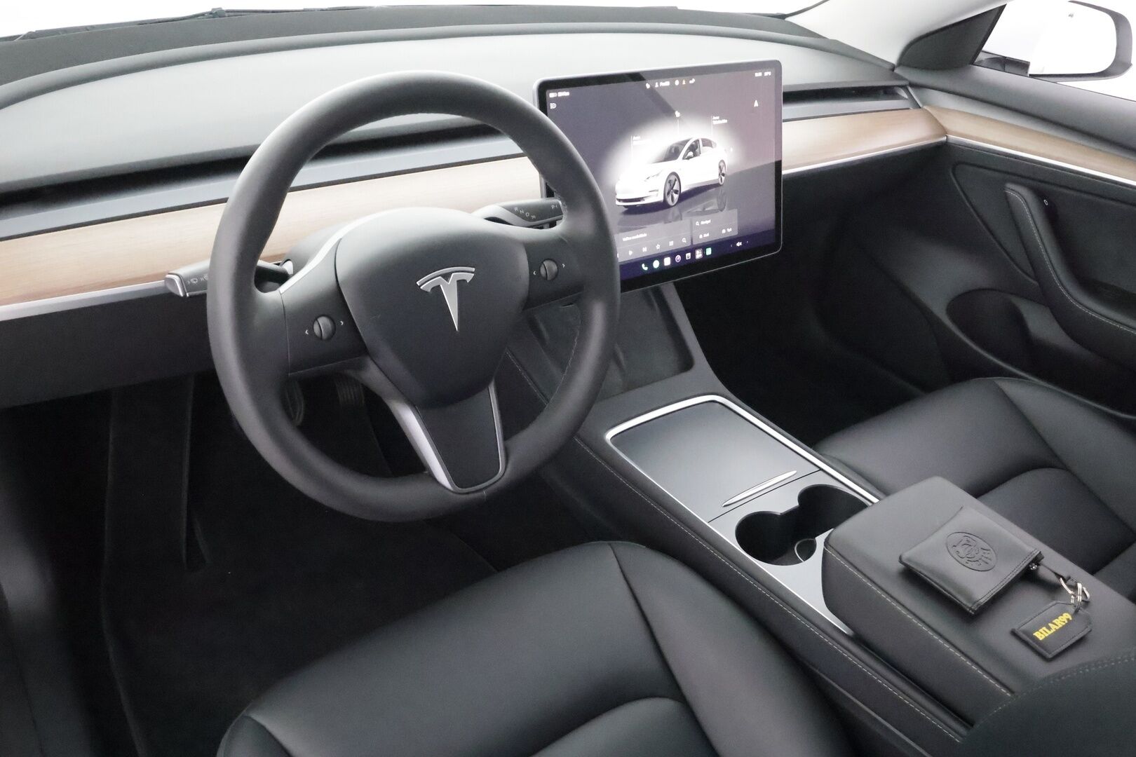 Tesla Model 3 2023 RWD - | ILP | ACC | Lasikatto | Matrix-LED | Muistipenkki | P.Kamera | Premium Speakers | Navi | Kaistavahti | Keyless | 1-om Suomi-auto | Kahdet renkaat | 2x Latauskaapelit | 