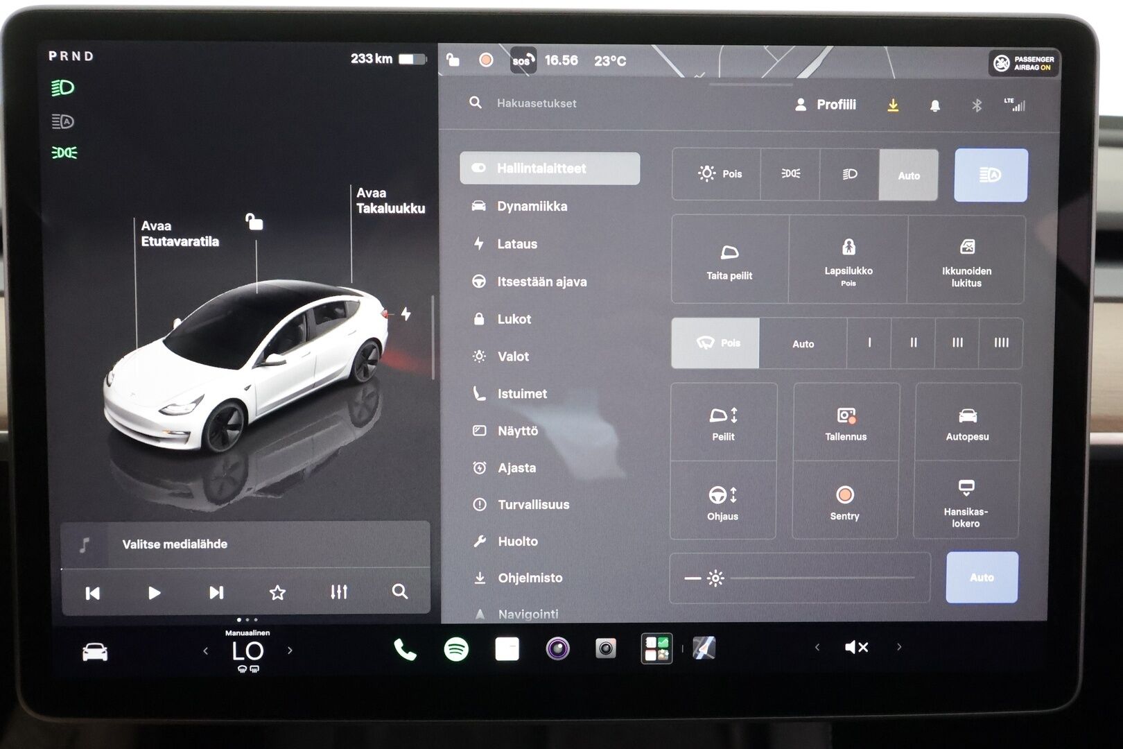 Tesla Model 3 2023 RWD - | ILP | ACC | Lasikatto | Matrix-LED | Muistipenkki | P.Kamera | Premium Speakers | Navi | Kaistavahti | Keyless | 1-om Suomi-auto | Kahdet renkaat | 2x Latauskaapelit | 