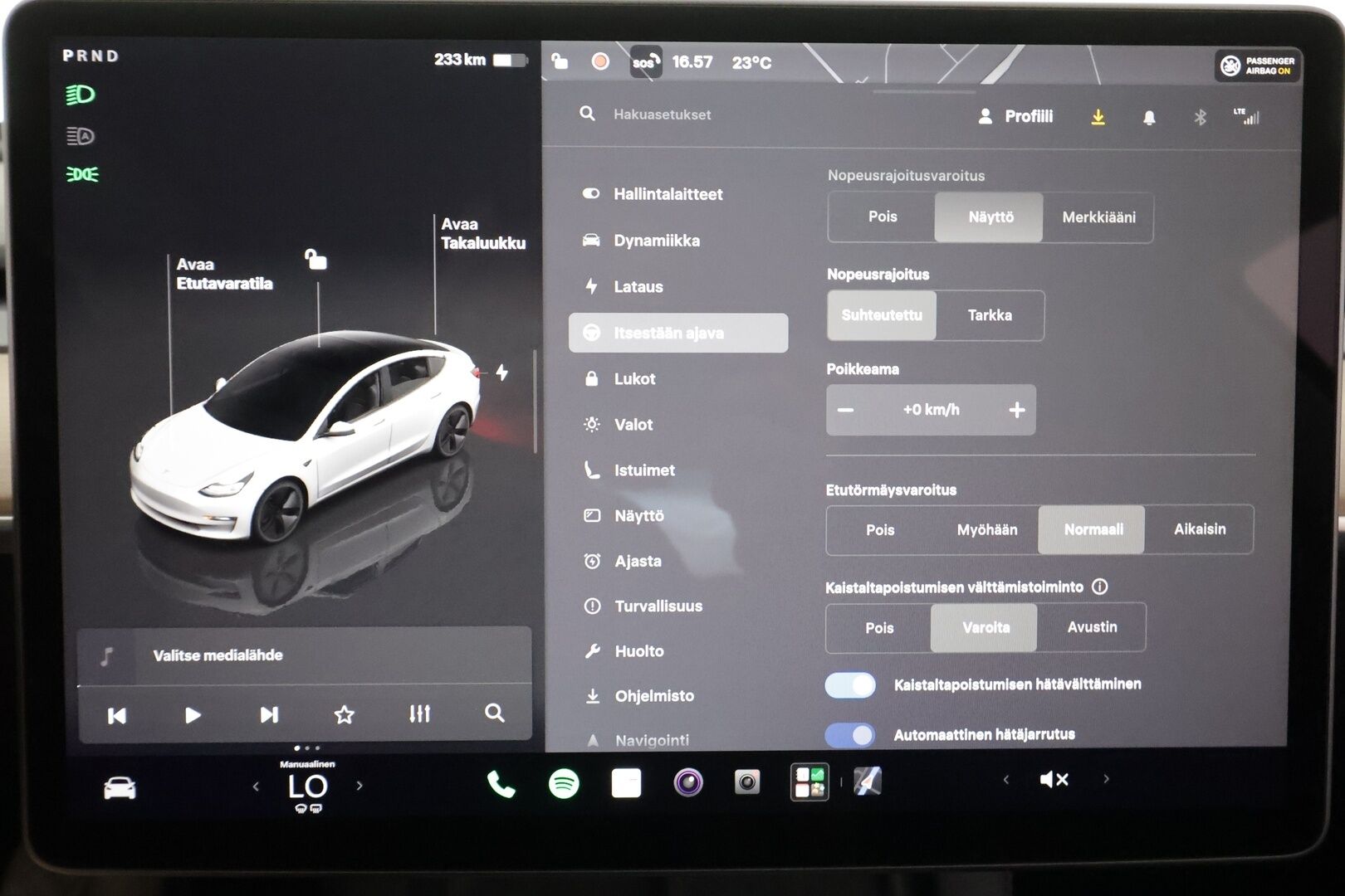 Tesla Model 3 2023 RWD - | ILP | ACC | Lasikatto | Matrix-LED | Muistipenkki | P.Kamera | Premium Speakers | Navi | Kaistavahti | Keyless | 1-om Suomi-auto | Kahdet renkaat | 2x Latauskaapelit | 
