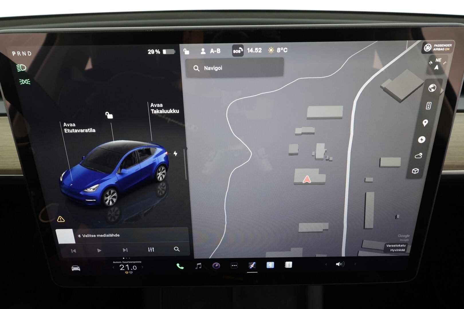 Tesla Model Y 2023 RWD * Koukku / ILP / ACC / Lasikatto / Premium Audio / P.Kamera / Matrix-LED / Muistipenkki / Kaistavahti * - 1-om Suomi-auto / Akku kuntotarkastettu / Kahdet renkaat aluvanteilla