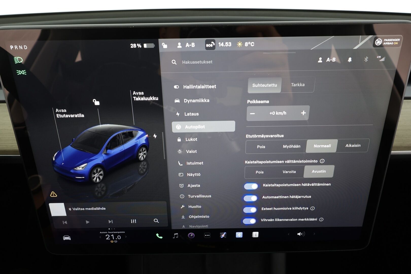 Tesla Model Y 2023 RWD * Koukku / ILP / ACC / Lasikatto / Premium Audio / P.Kamera / Matrix-LED / Muistipenkki / Kaistavahti * - 1-om Suomi-auto / Akku kuntotarkastettu / Kahdet renkaat aluvanteilla