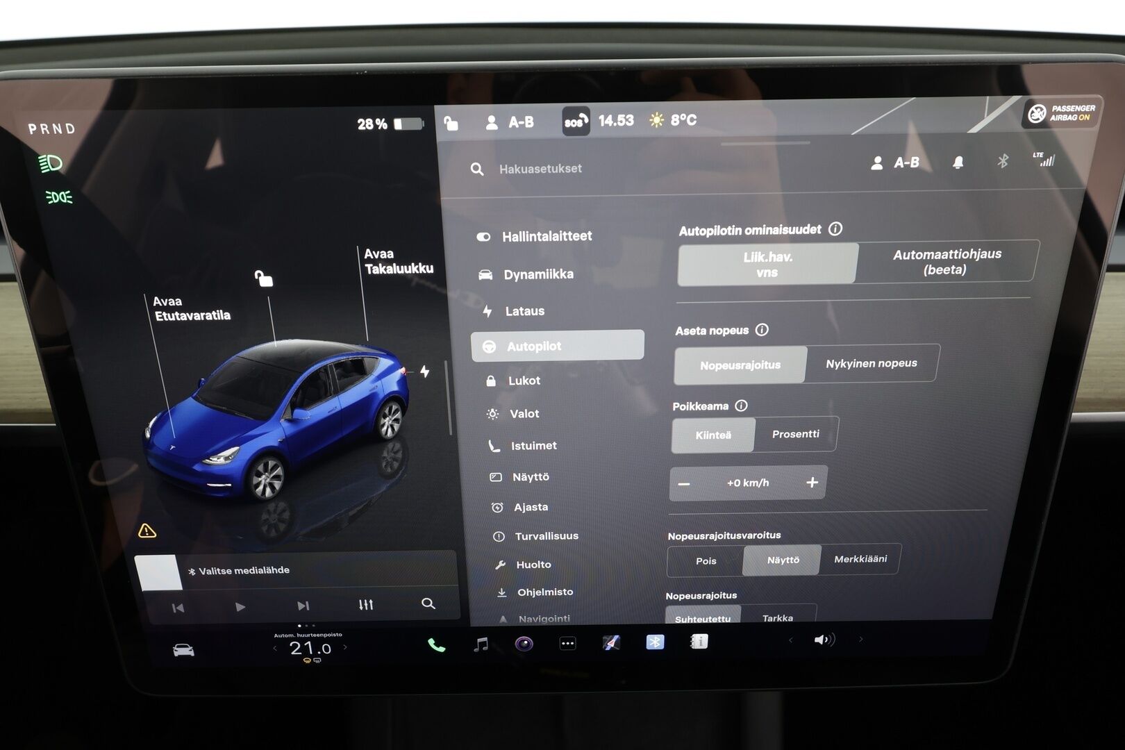 Tesla Model Y 2023 RWD * Koukku / ILP / ACC / Lasikatto / Premium Audio / P.Kamera / Matrix-LED / Muistipenkki / Kaistavahti * - 1-om Suomi-auto / Akku kuntotarkastettu / Kahdet renkaat aluvanteilla