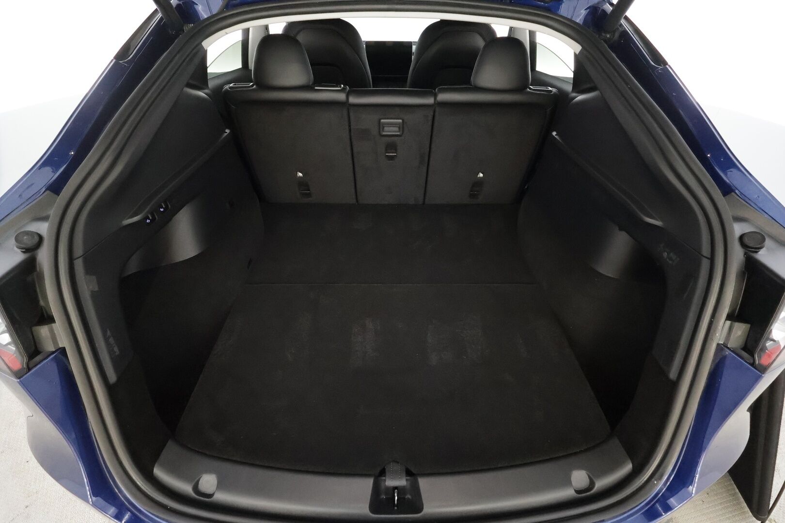 Tesla Model Y 2023 RWD * Koukku / ILP / ACC / Lasikatto / Premium Audio / P.Kamera / Matrix-LED / Muistipenkki / Kaistavahti * - 1-om Suomi-auto / Akku kuntotarkastettu / Kahdet renkaat aluvanteilla