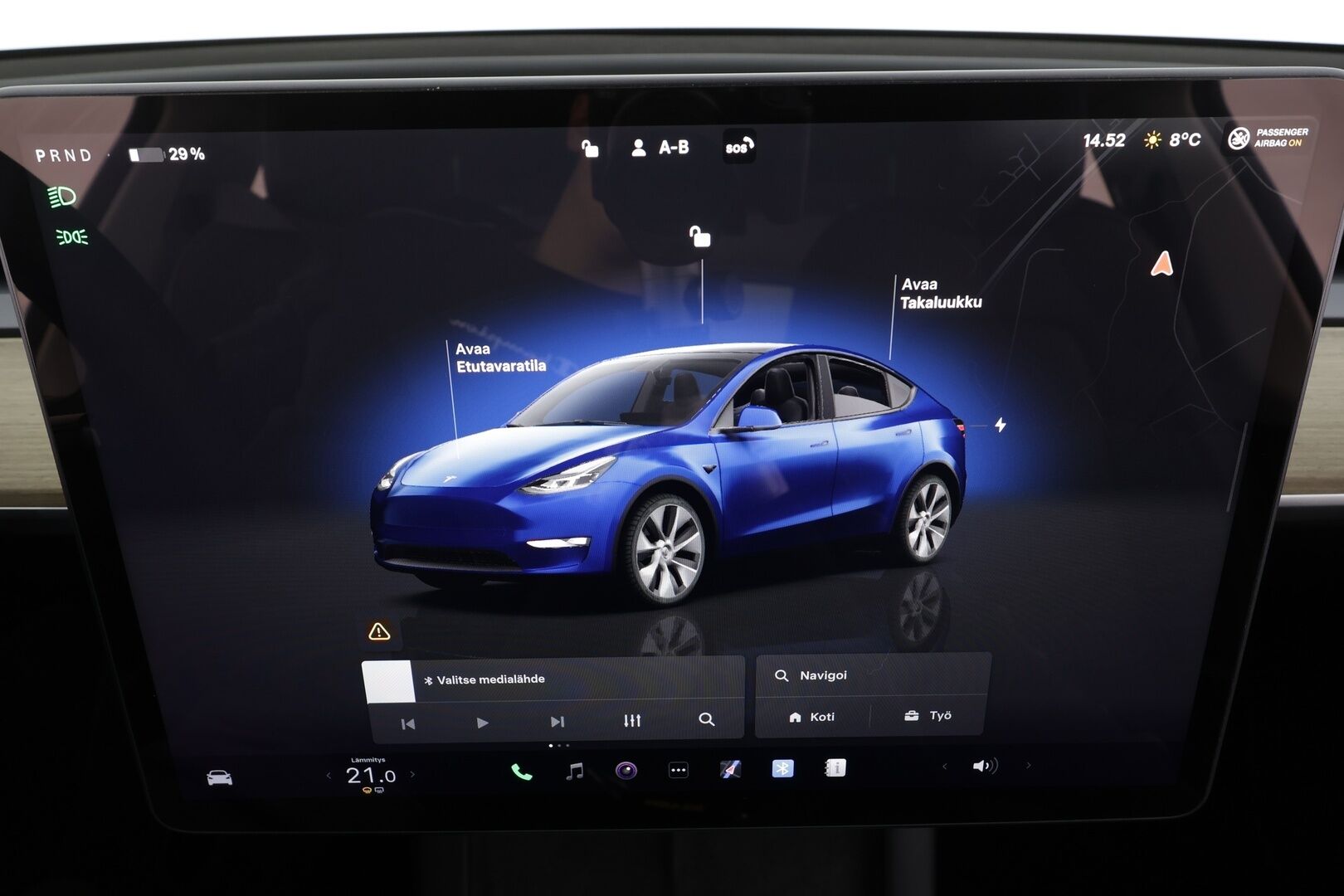 Tesla Model Y 2023 RWD * Koukku / ILP / ACC / Lasikatto / Premium Audio / P.Kamera / Matrix-LED / Muistipenkki / Kaistavahti * - 1-om Suomi-auto / Akku kuntotarkastettu / Kahdet renkaat aluvanteilla