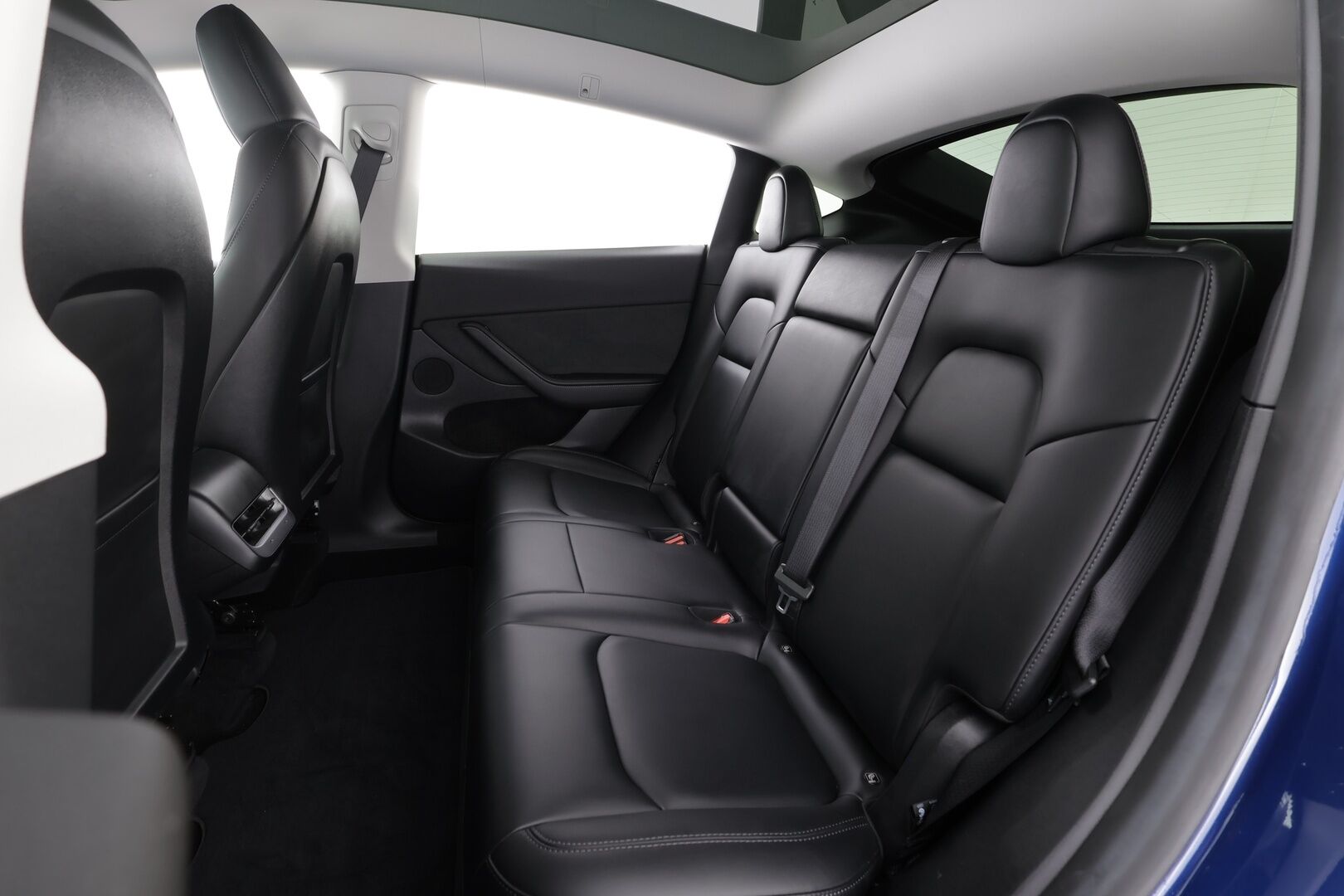 Tesla Model Y 2023 RWD * Koukku / ILP / ACC / Lasikatto / Premium Audio / P.Kamera / Matrix-LED / Muistipenkki / Kaistavahti * - 1-om Suomi-auto / Akku kuntotarkastettu / Kahdet renkaat aluvanteilla