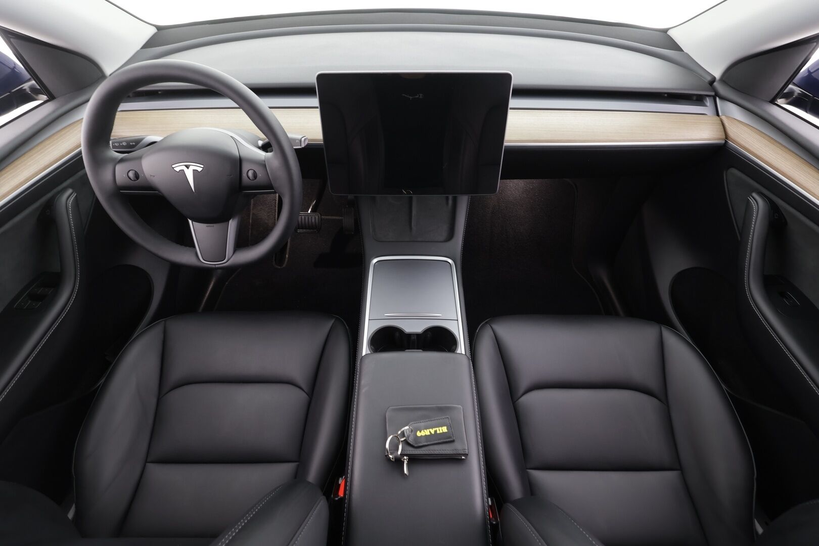 Tesla Model Y 2023 RWD * Koukku / ILP / ACC / Lasikatto / Premium Audio / P.Kamera / Matrix-LED / Muistipenkki / Kaistavahti * - 1-om Suomi-auto / Akku kuntotarkastettu / Kahdet renkaat aluvanteilla
