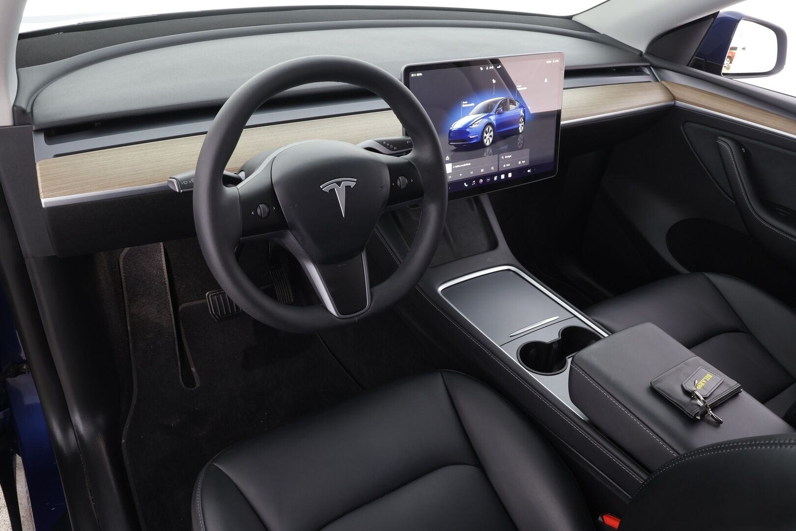 Tesla Model Y 2023 RWD * Koukku / ILP / ACC / Lasikatto / Premium Audio / P.Kamera / Matrix-LED / Muistipenkki / Kaistavahti * - 1-om Suomi-auto / Akku kuntotarkastettu / Kahdet renkaat aluvanteilla