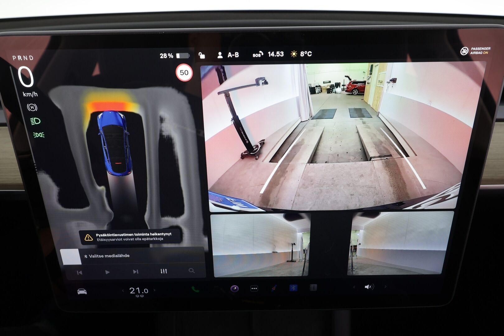 Tesla Model Y 2023 RWD * Koukku / ILP / ACC / Lasikatto / Premium Audio / P.Kamera / Matrix-LED / Muistipenkki / Kaistavahti * - 1-om Suomi-auto / Akku kuntotarkastettu / Kahdet renkaat aluvanteilla