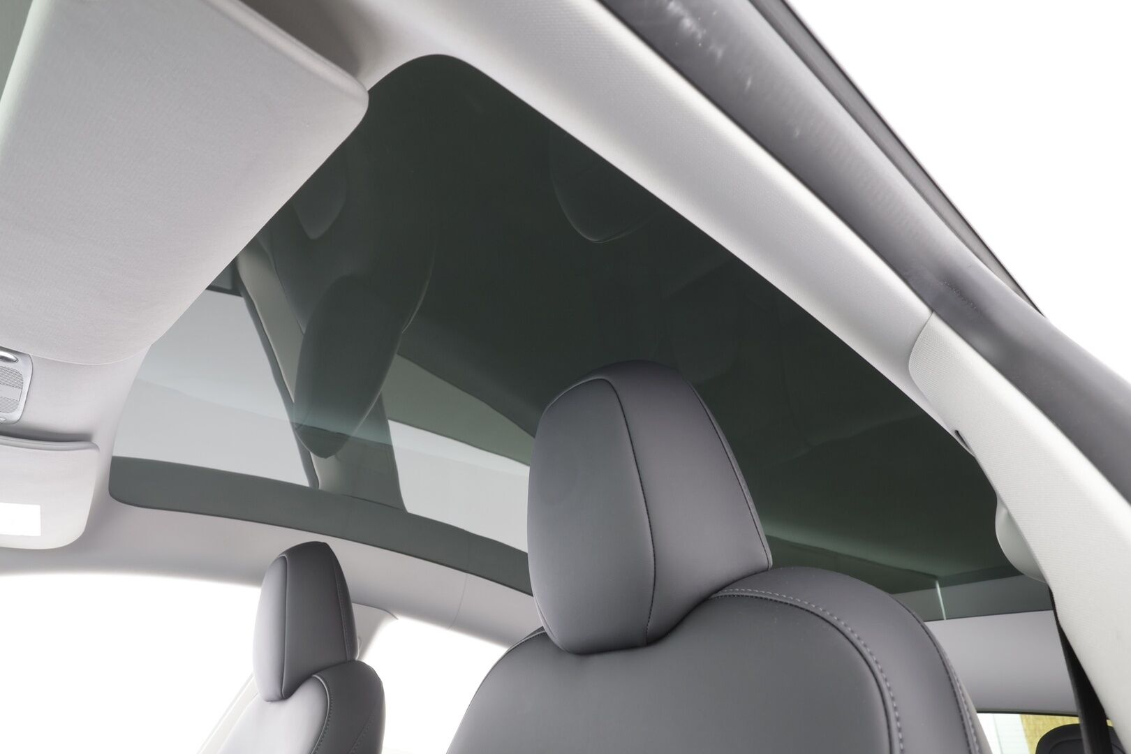 Tesla Model Y 2023 RWD - | ACC | ILP | Koukku | Ryzen | Matrix | Premium Audio | Lasikatto | Muistipenkki | Nahat | P.kamera | 2x renkaat aluin | 1-om suomauto | ALV |