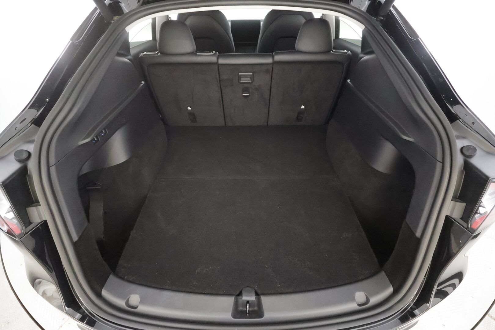 Tesla Model Y 2023 RWD - | ACC | ILP | Koukku | Ryzen | Matrix | Premium Audio | Lasikatto | Muistipenkki | Nahat | P.kamera | 2x renkaat aluin | 1-om suomauto | ALV |