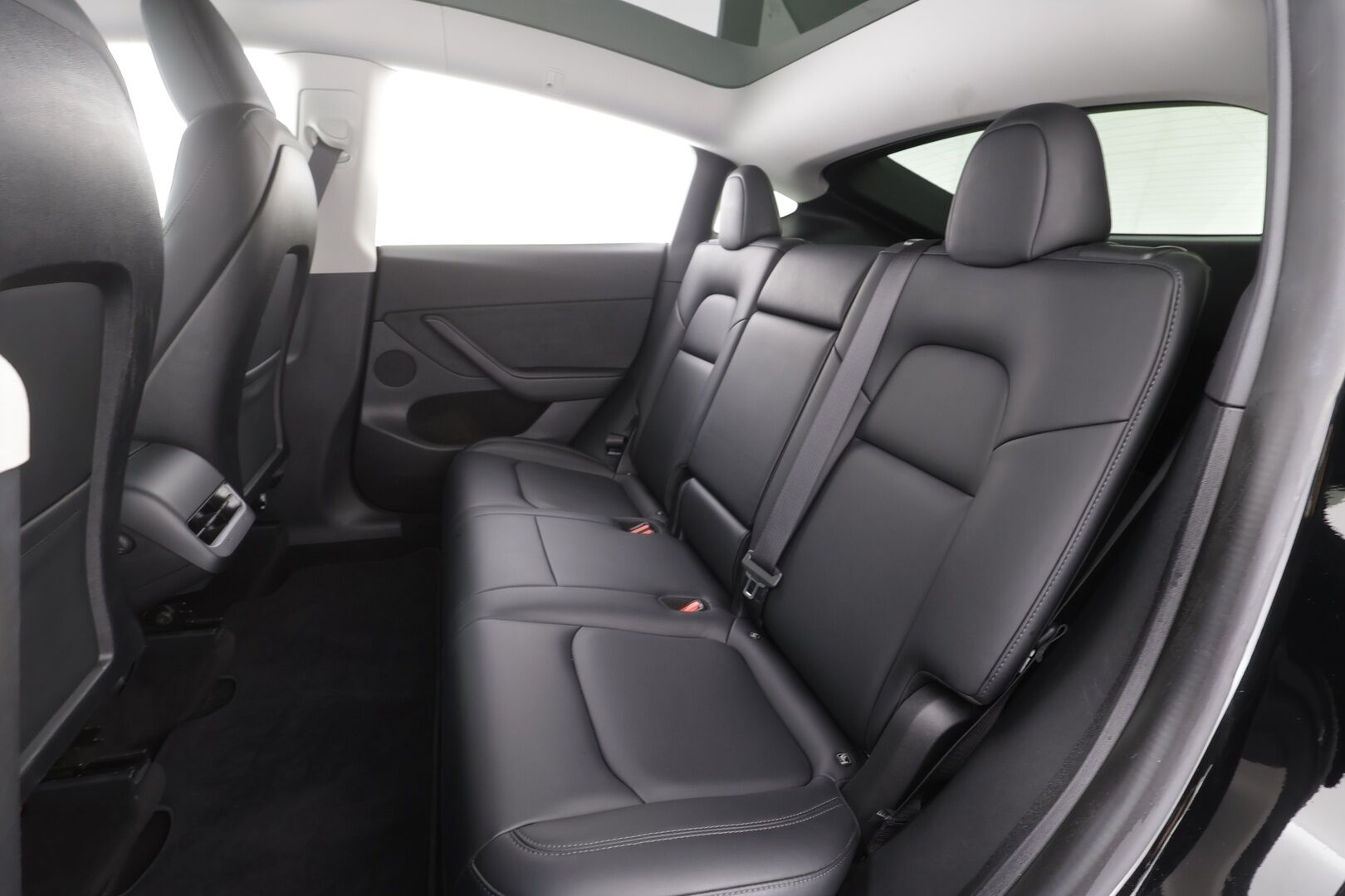 Tesla Model Y 2023 RWD - | ACC | ILP | Koukku | Ryzen | Matrix | Premium Audio | Lasikatto | Muistipenkki | Nahat | P.kamera | 2x renkaat aluin | 1-om suomauto | ALV |