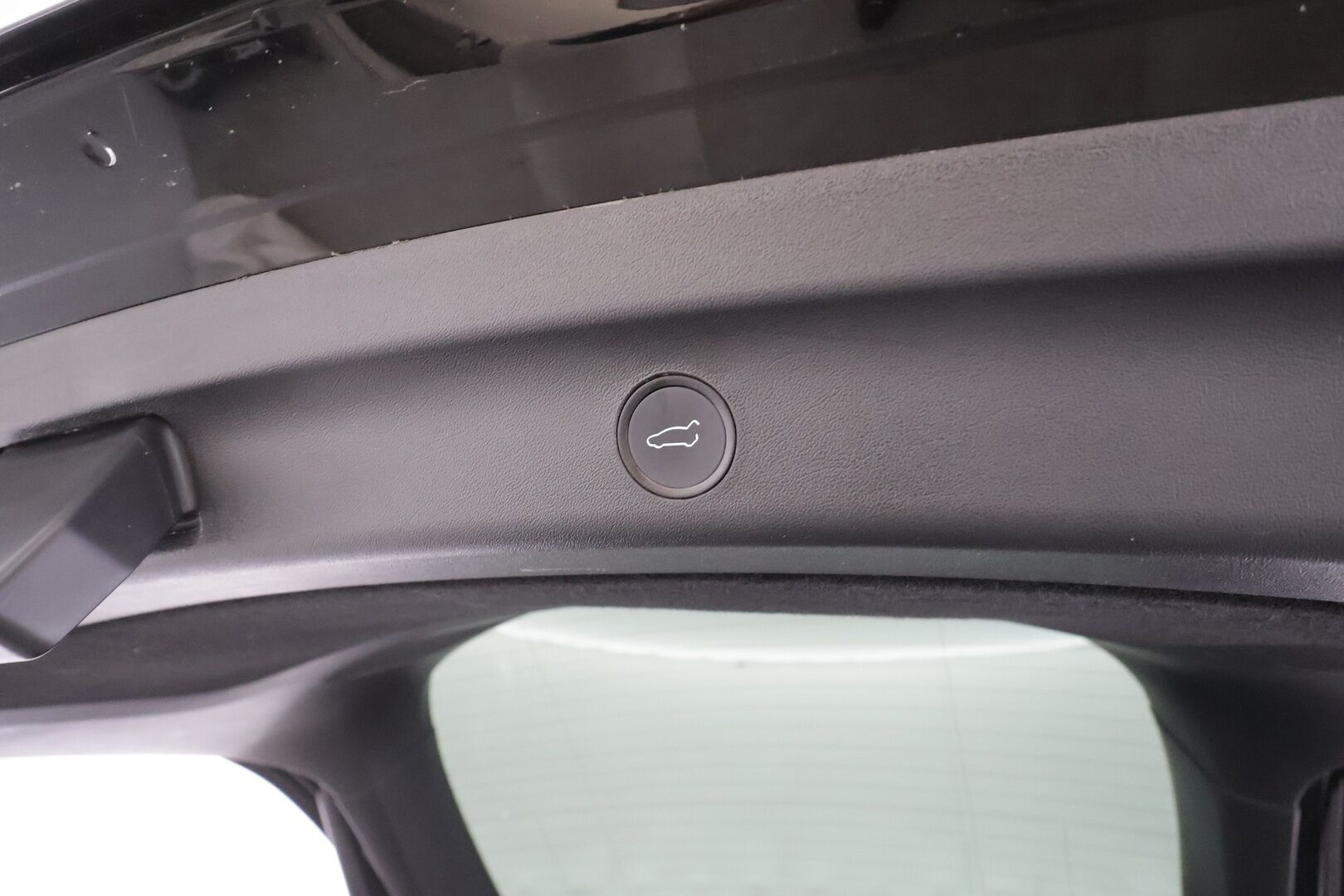Tesla Model Y 2023 RWD - | ACC | ILP | Koukku | Ryzen | Matrix | Premium Audio | Lasikatto | Muistipenkki | Nahat | P.kamera | 2x renkaat aluin | 1-om suomauto | ALV |