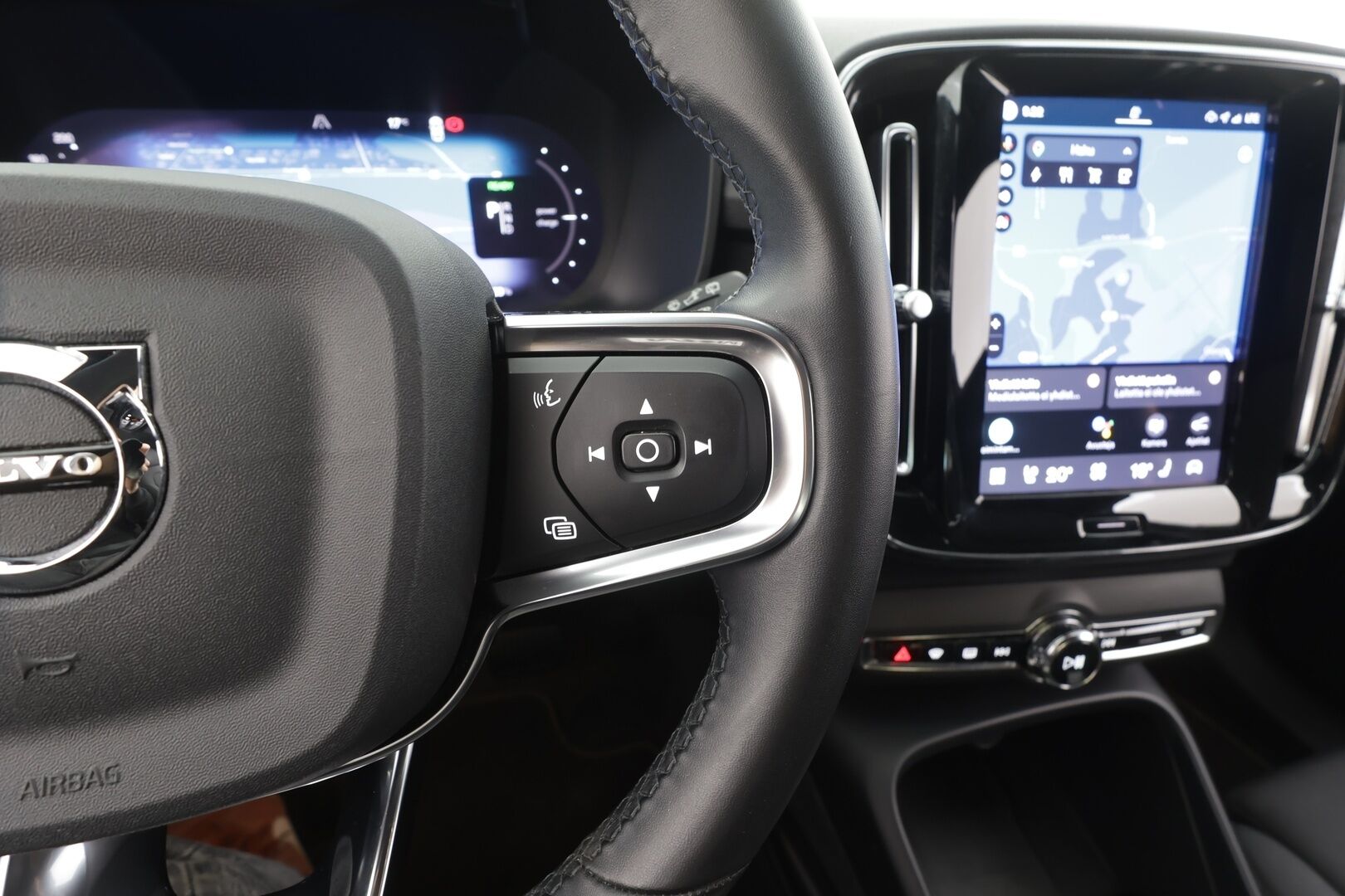 Volvo XC40 2023 Recharge Single Plus aut -  | ACC | ILP | Koukku | Muistipenkki | LED | P.Kamera | Sporttipenkit | Keyless | Apple&Android | 1.Om Suomi-auto | Kahdet Renkaat |