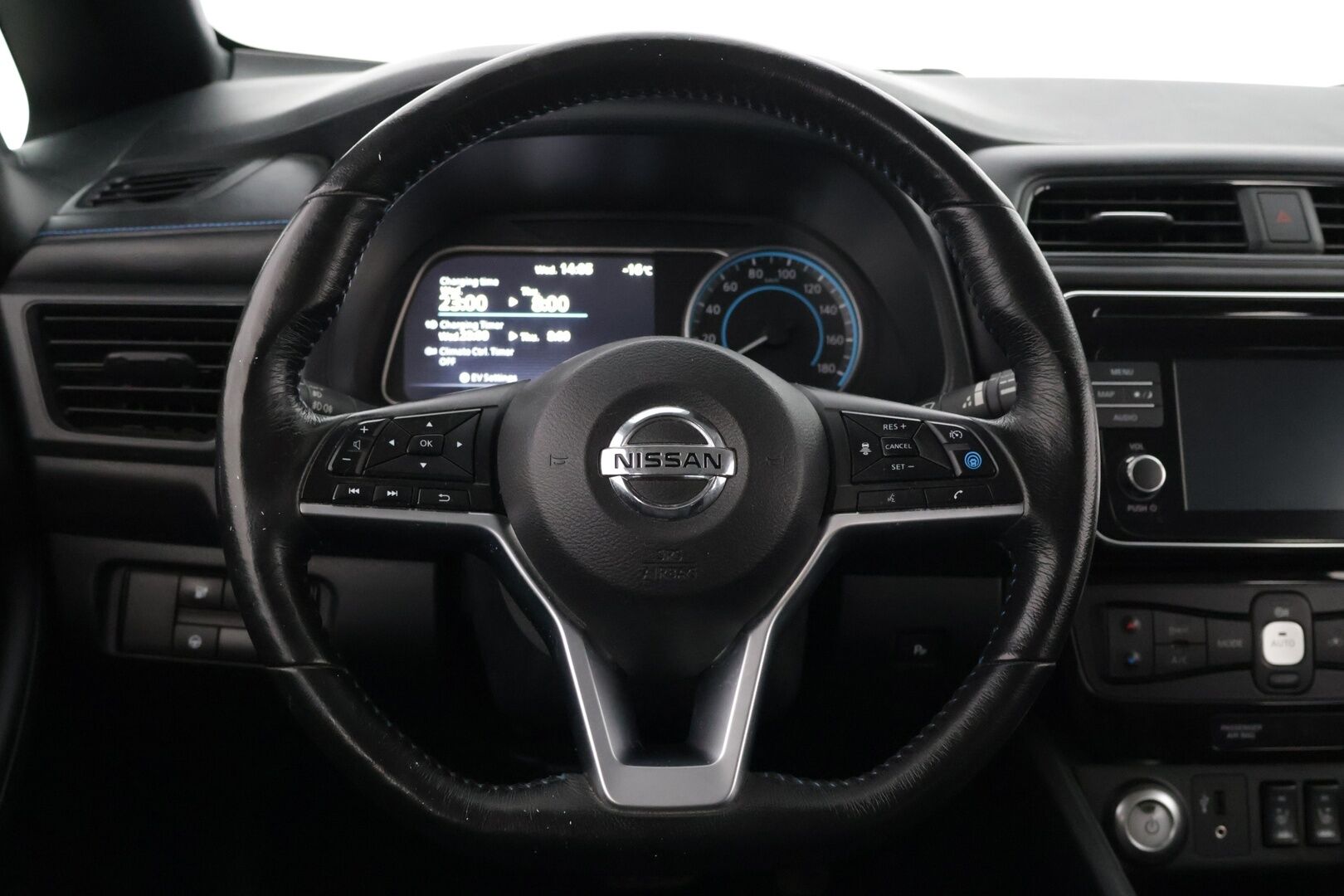 Nissan Leaf 2018 Tekna 40 kWh *360 Kamera / Vakkari / Ratinlämmitin / Puolinahkapenkit* - 2x Renkaat / Siisti! - HULLUT AVAJAISHULINAT KORKOTARJOUS 3,29 %